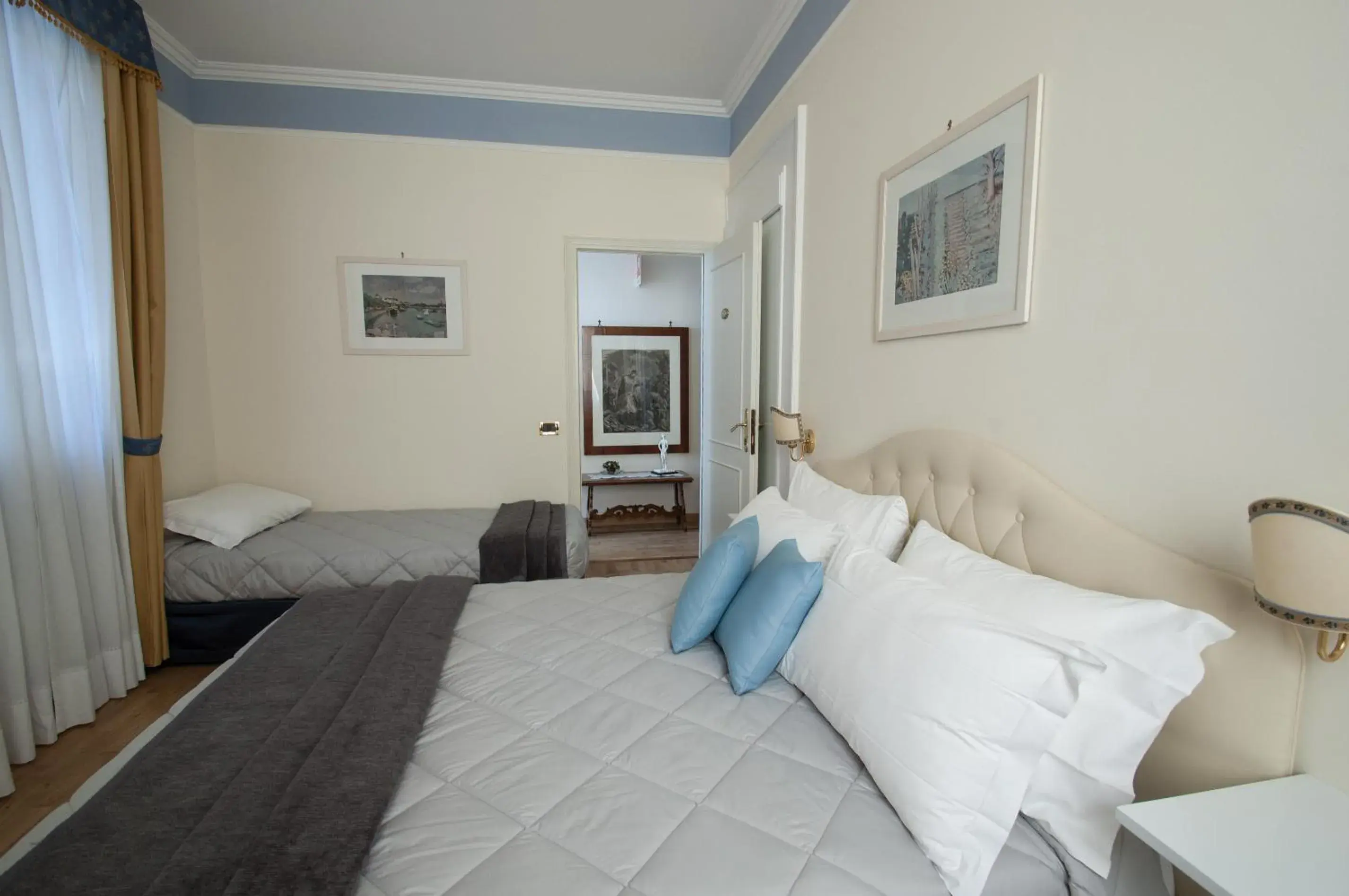 Triple Room in Hotel Villa Erica Triple Room in Hotel Villa Erica