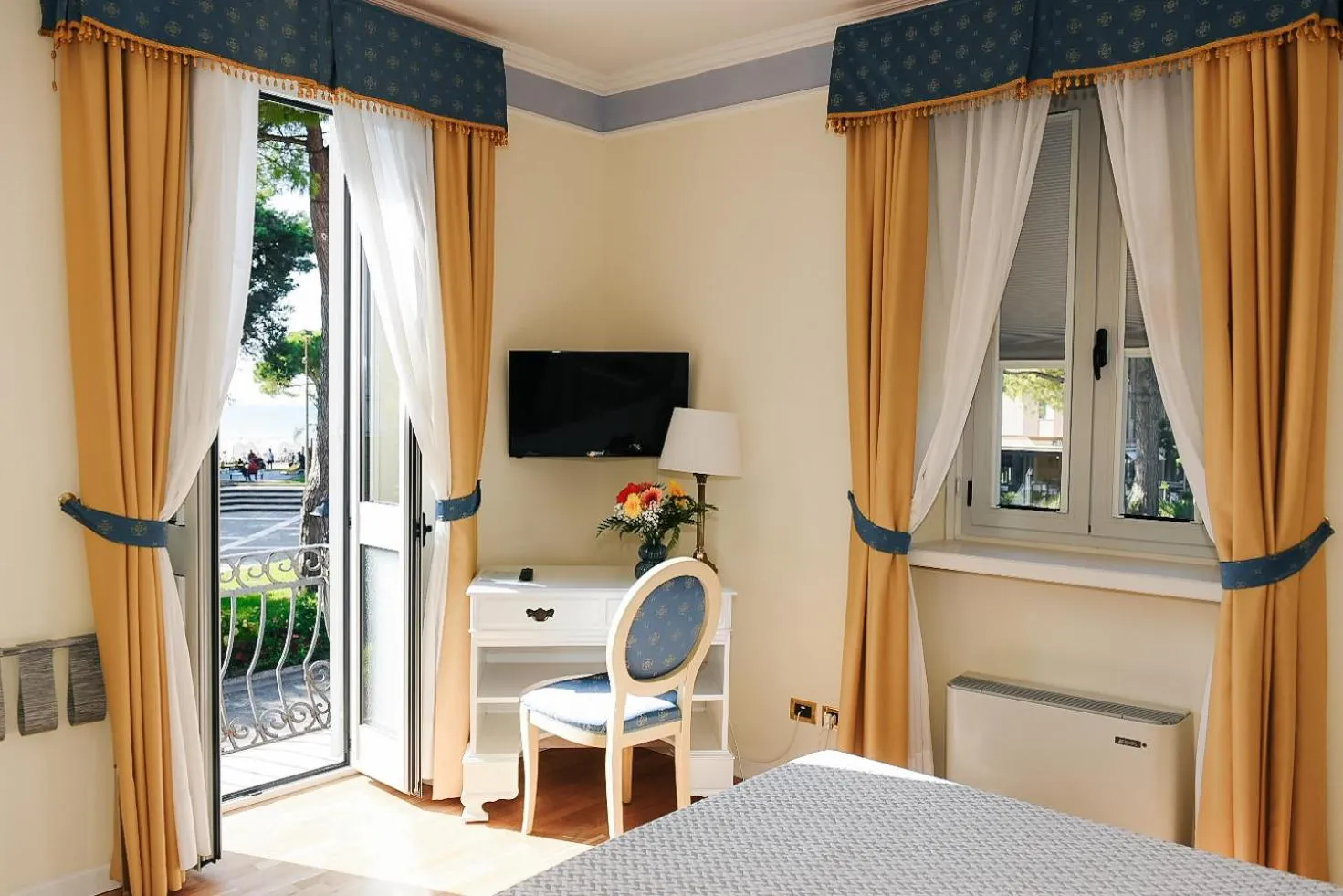 Balcony/Terrace, Bed in Hotel Villa Erica