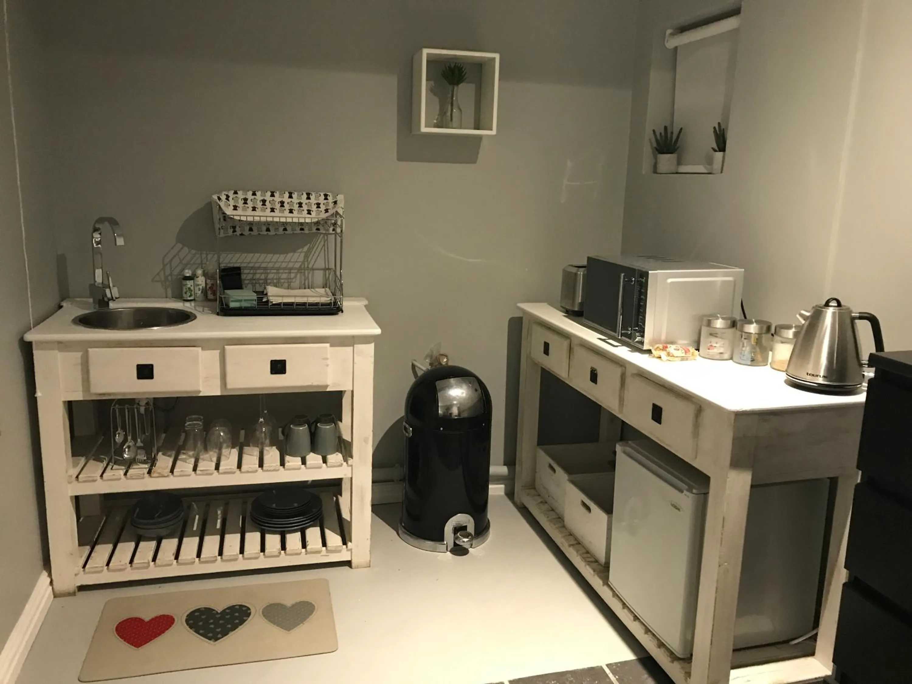 Coffee/tea facilities in Studio pool room