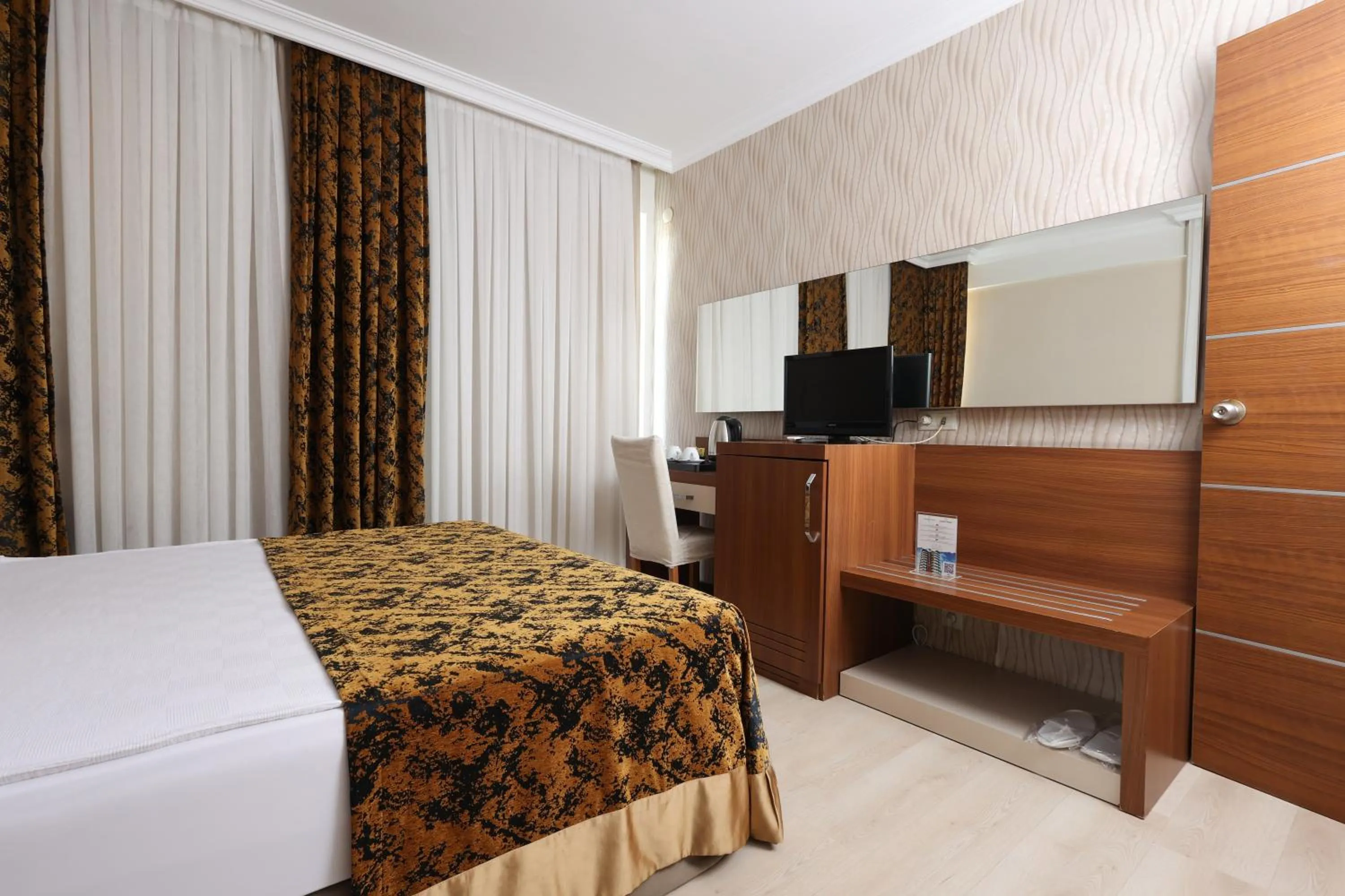 Bed in The Corner Park Hotel