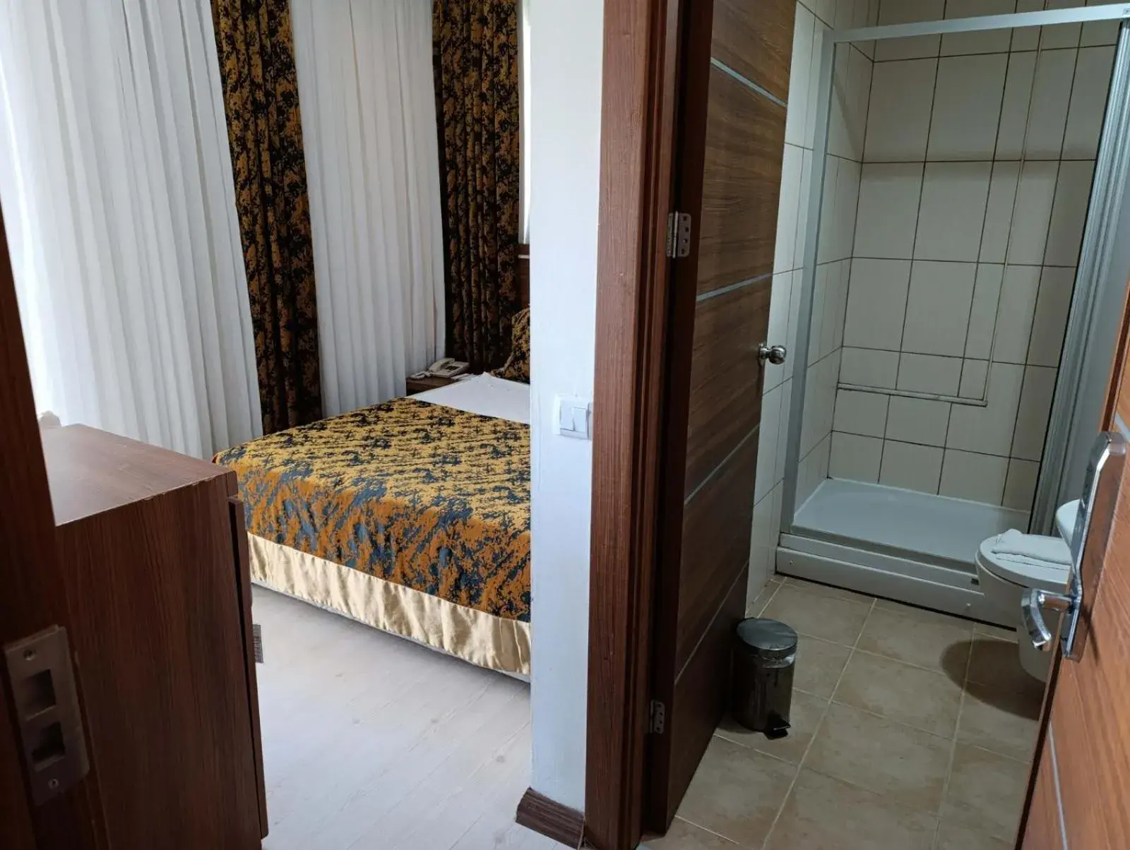 Photo of the whole room, Bed in The Corner Park Hotel Photo of the whole room, Bed in The Corner Park Hotel