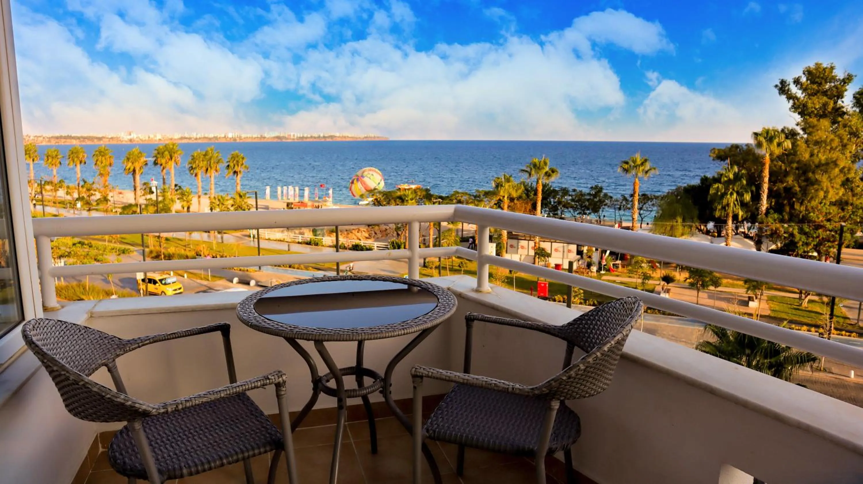 Balcony/Terrace in The Corner Park Hotel