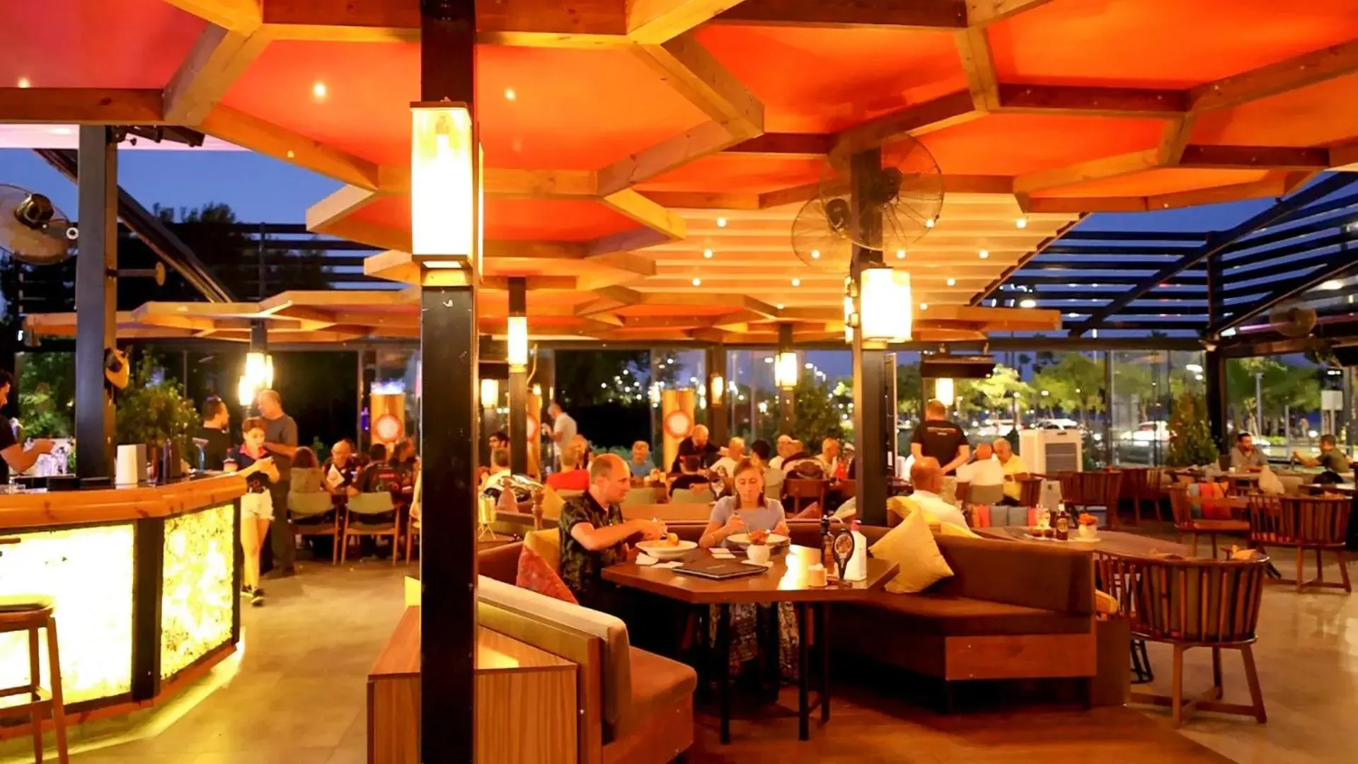 Restaurant/places to eat in The Corner Park Hotel Restaurant/places to eat in The Corner Park Hotel