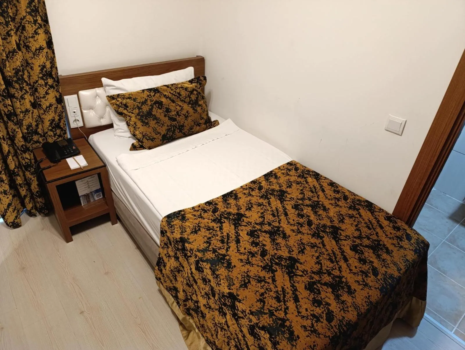 Bed in The Corner Park Hotel