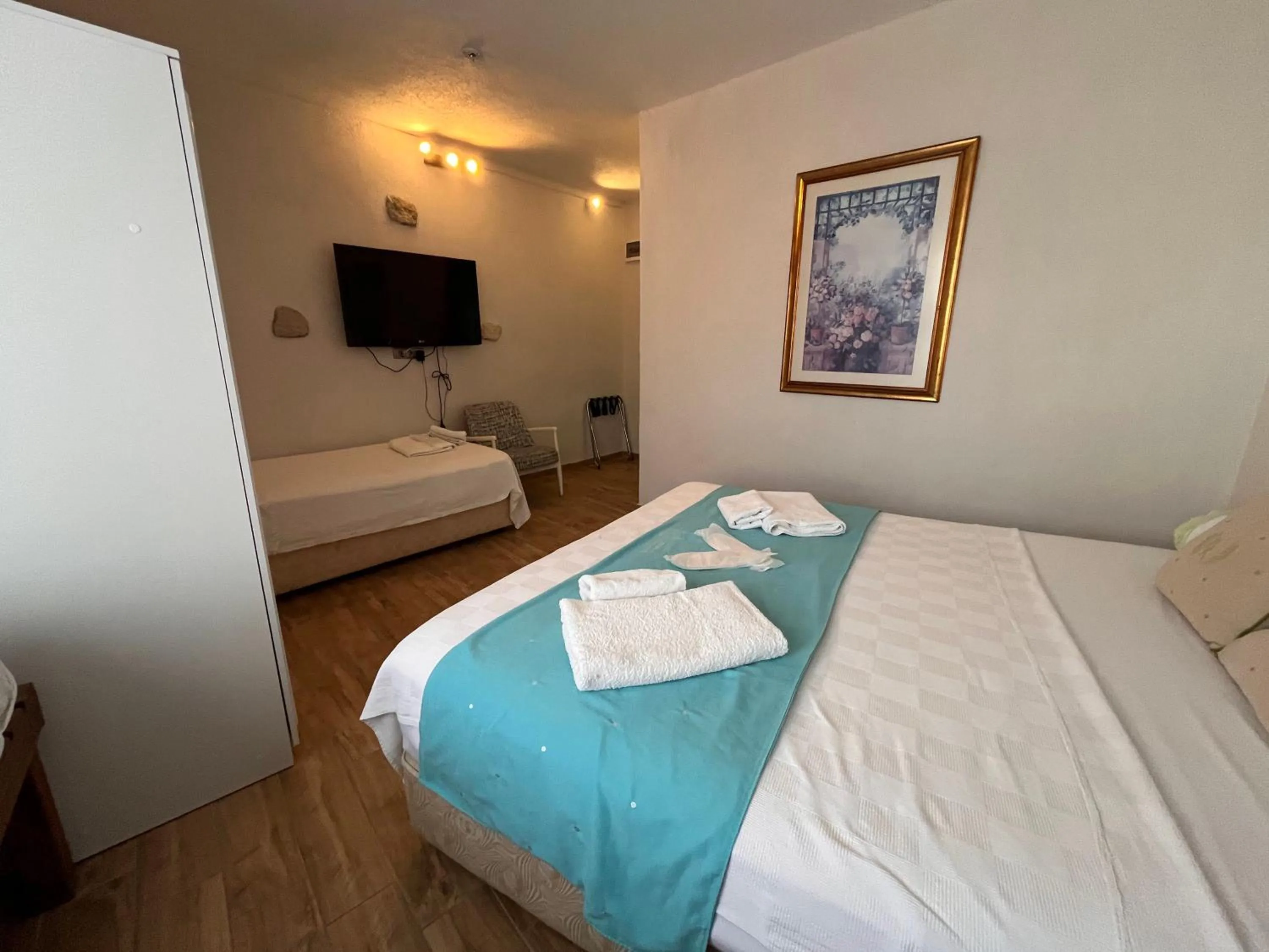 Photo of the whole room, Bed in Bedirhan Konak Otel