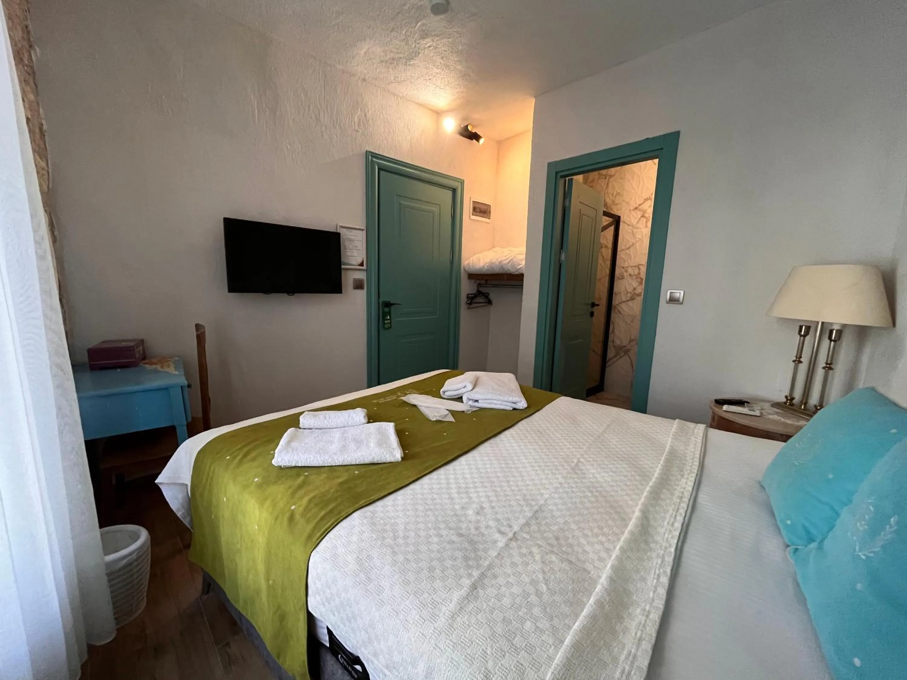 Photo of the whole room, Bed in Bedirhan Konak Otel