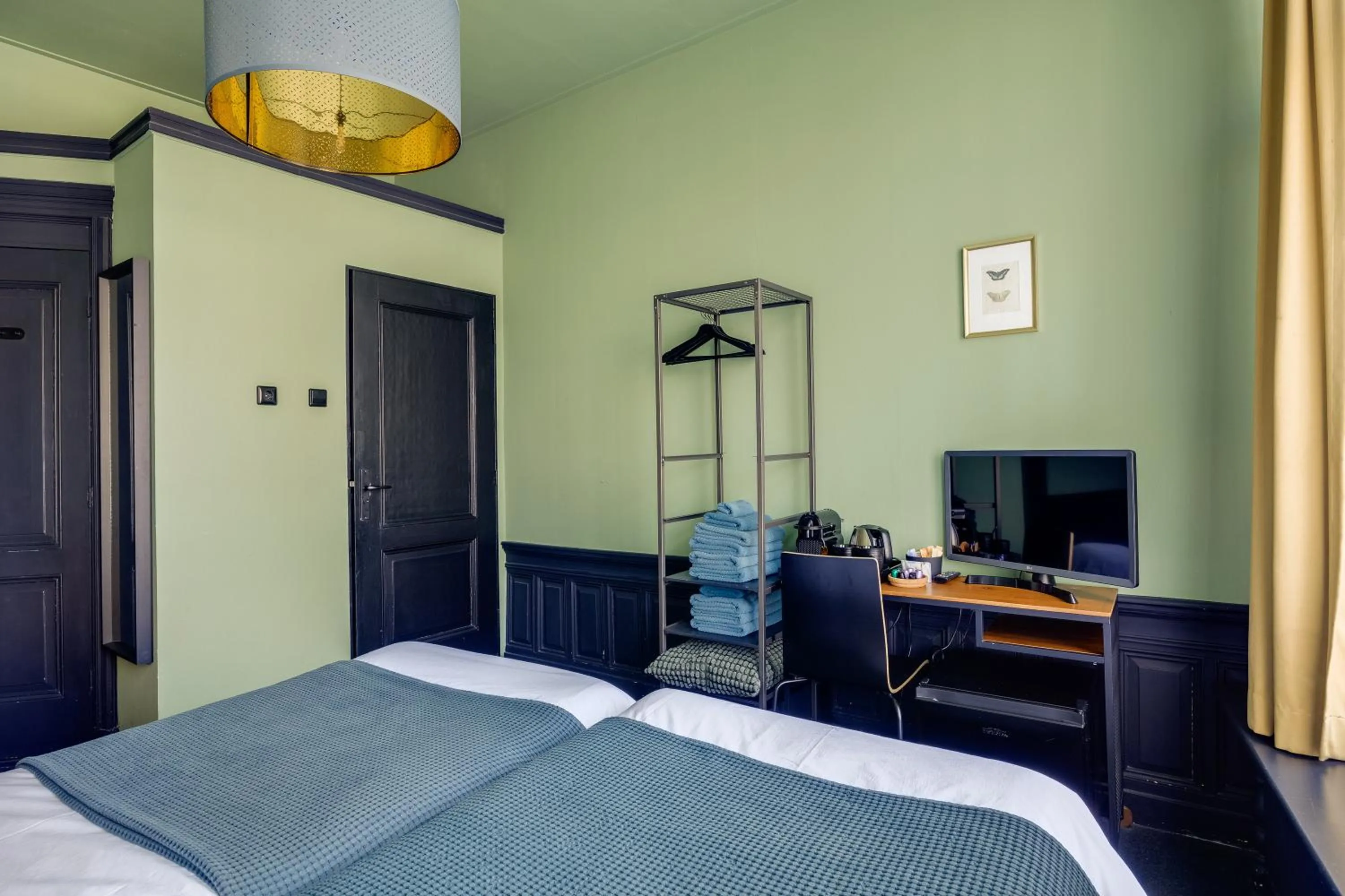 Photo of the whole room, Bed in SeventyFive