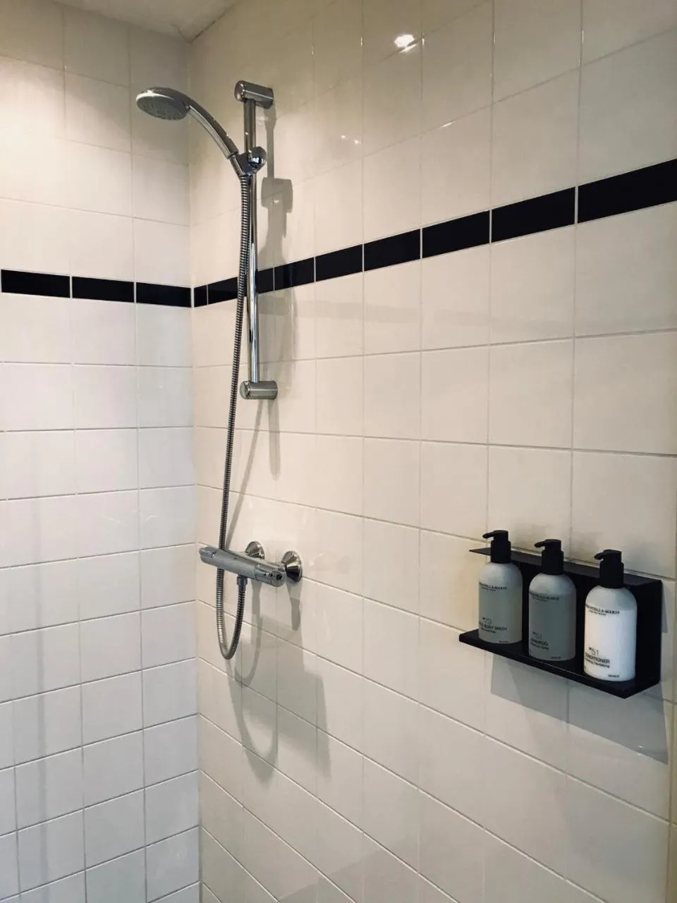 Shower in SeventyFive
