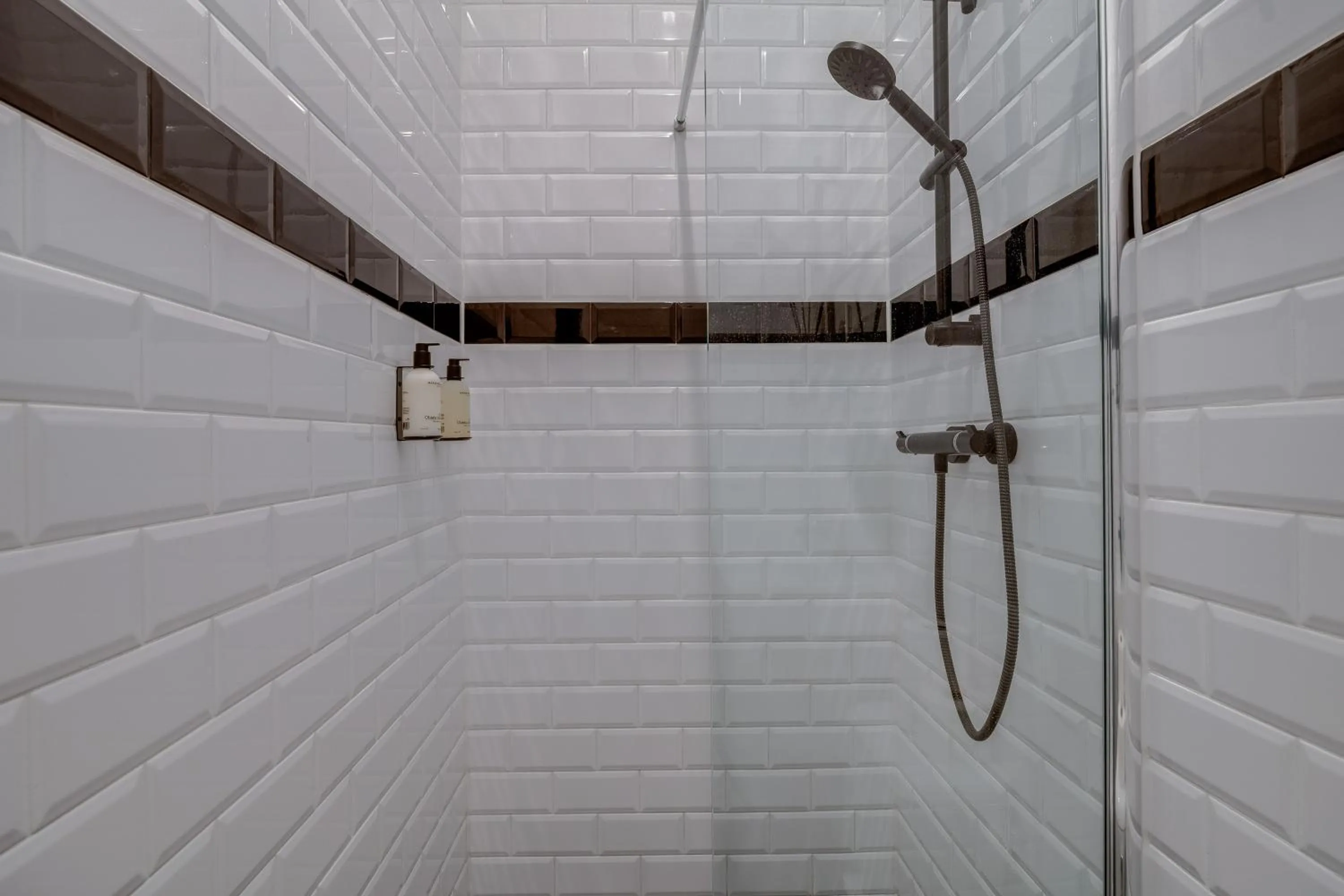 Shower in SeventyFive