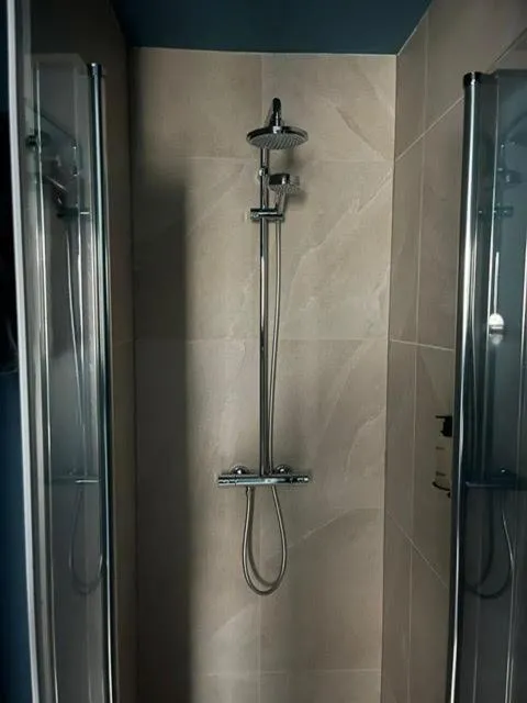 Shower in SeventyFive