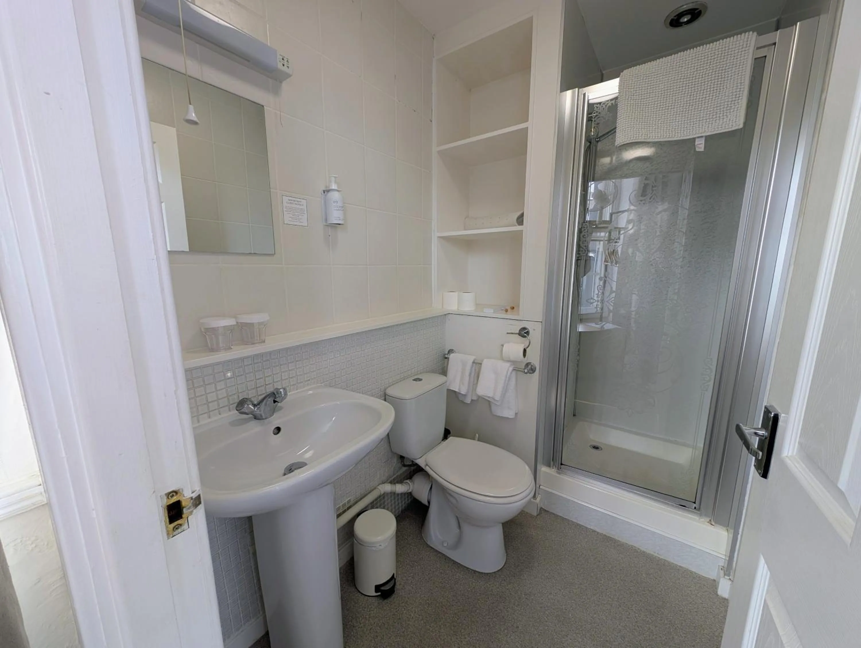 Shower in Graham Arms Inn