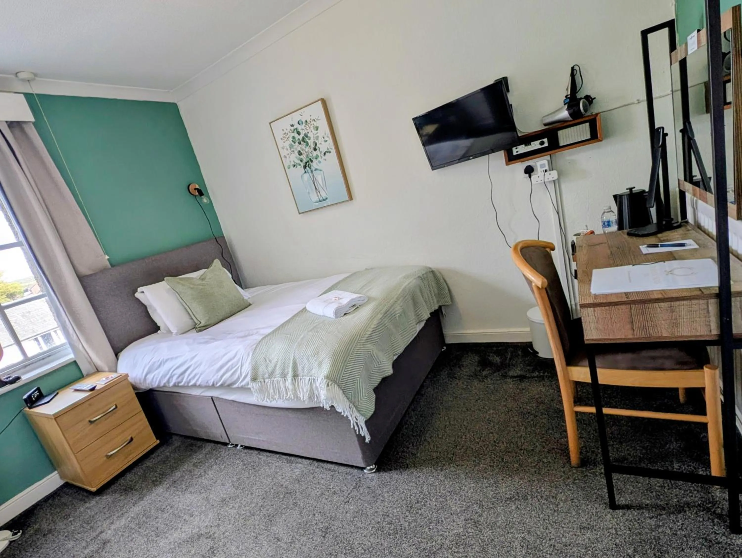 Bed in Graham Arms Inn