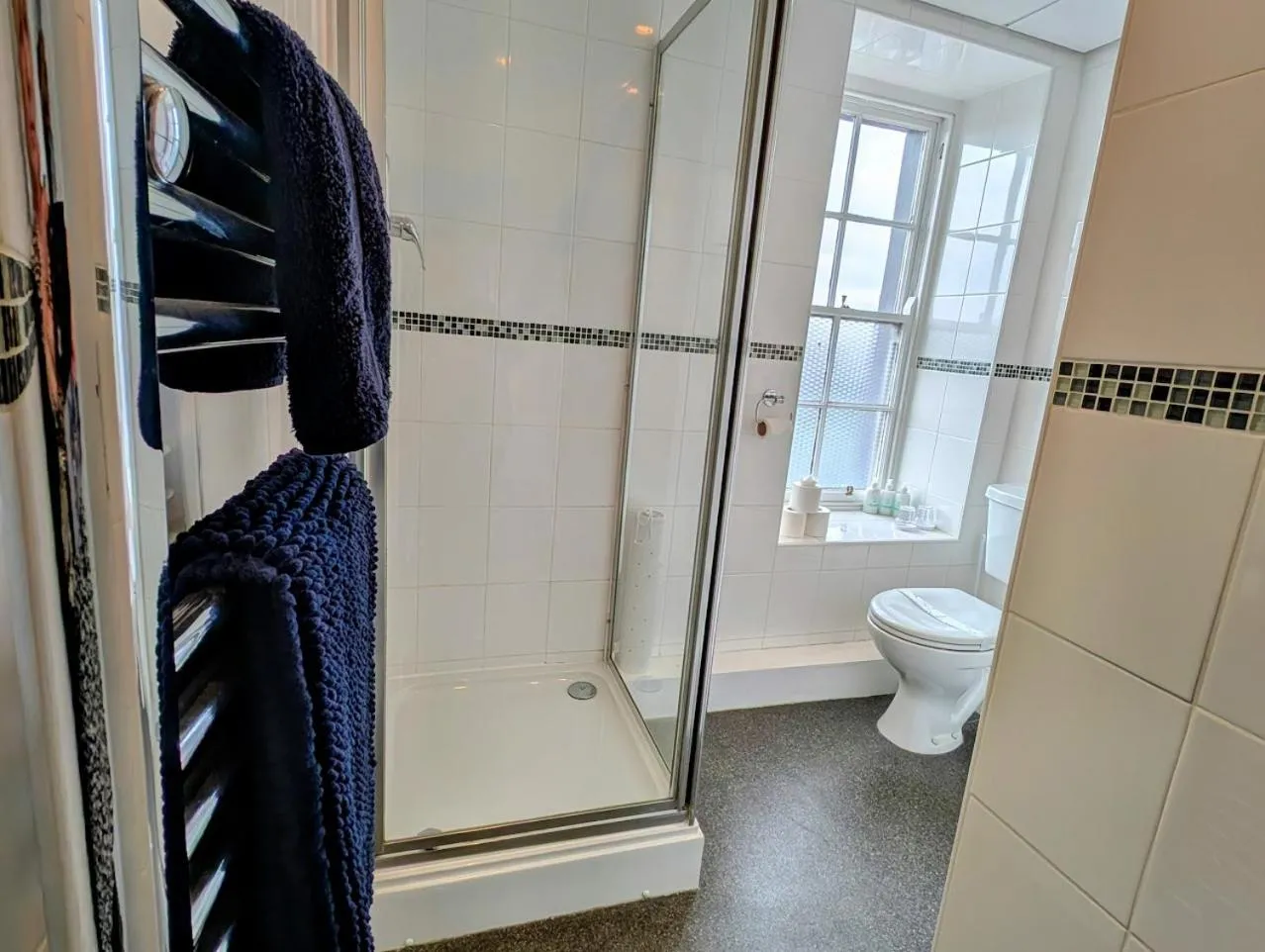 Shower in Graham Arms Inn