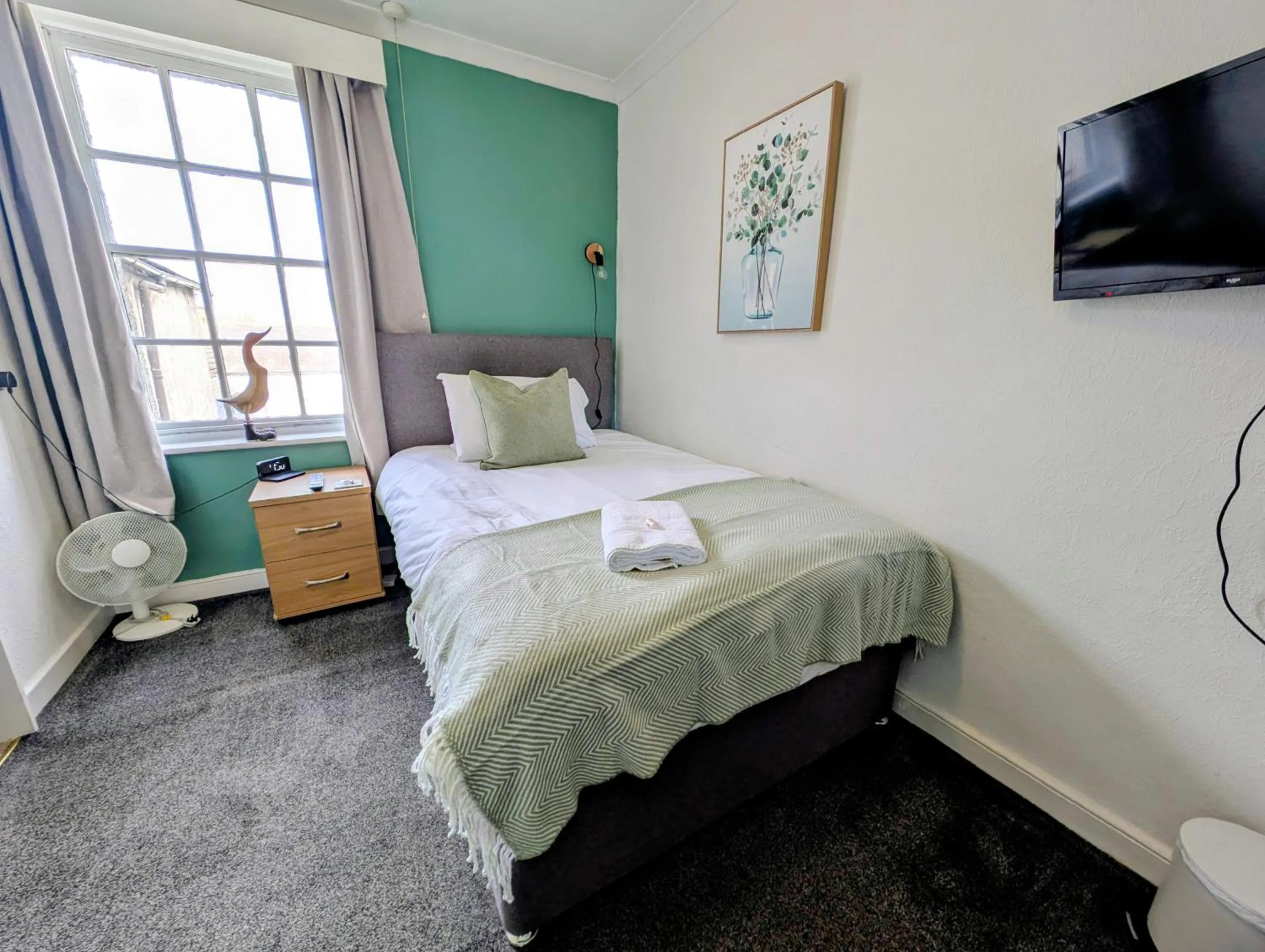 Bed in Graham Arms Inn