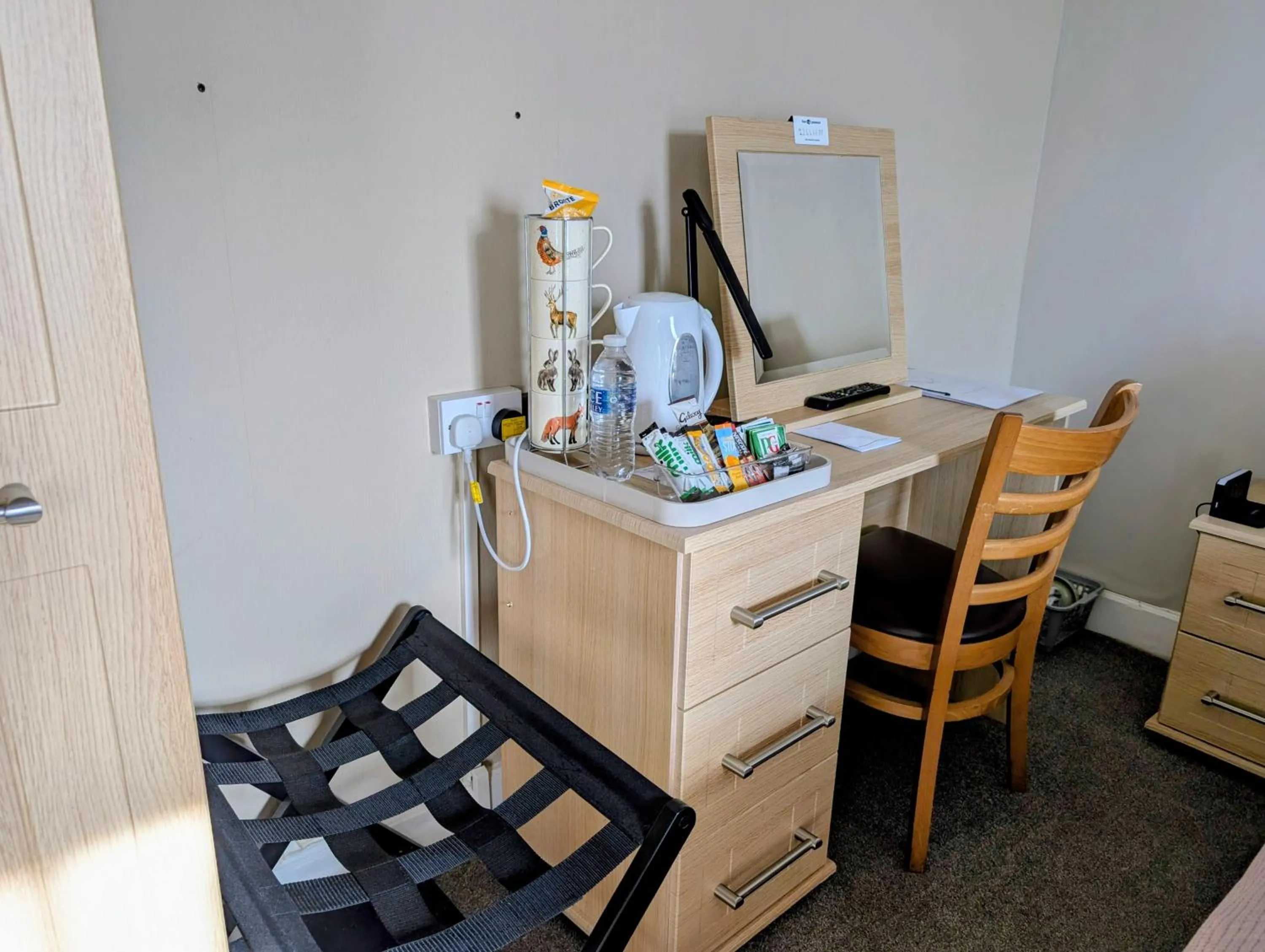 Coffee/tea facilities in Graham Arms Inn