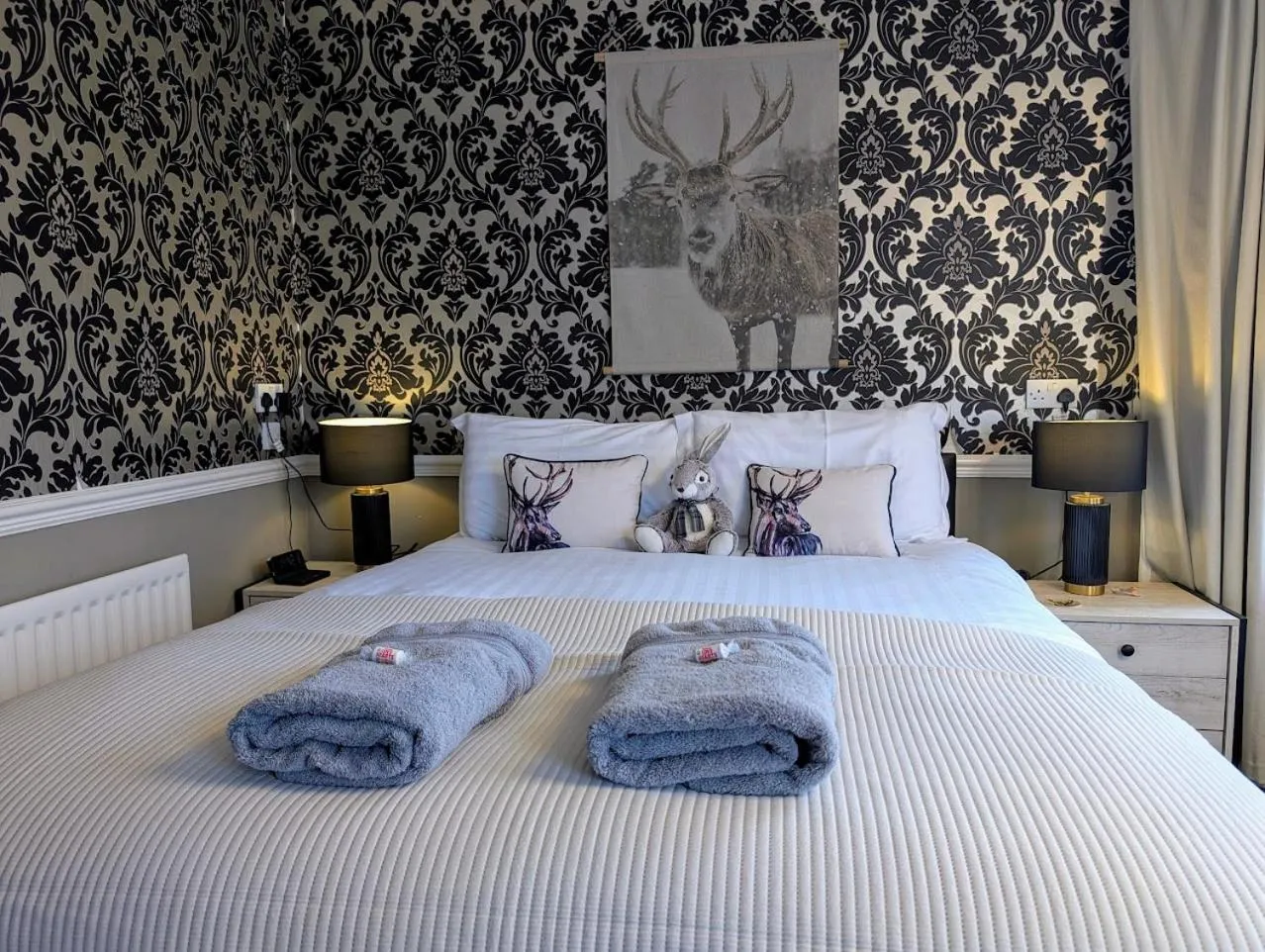 Restaurant/places to eat, Bed in Graham Arms Inn
