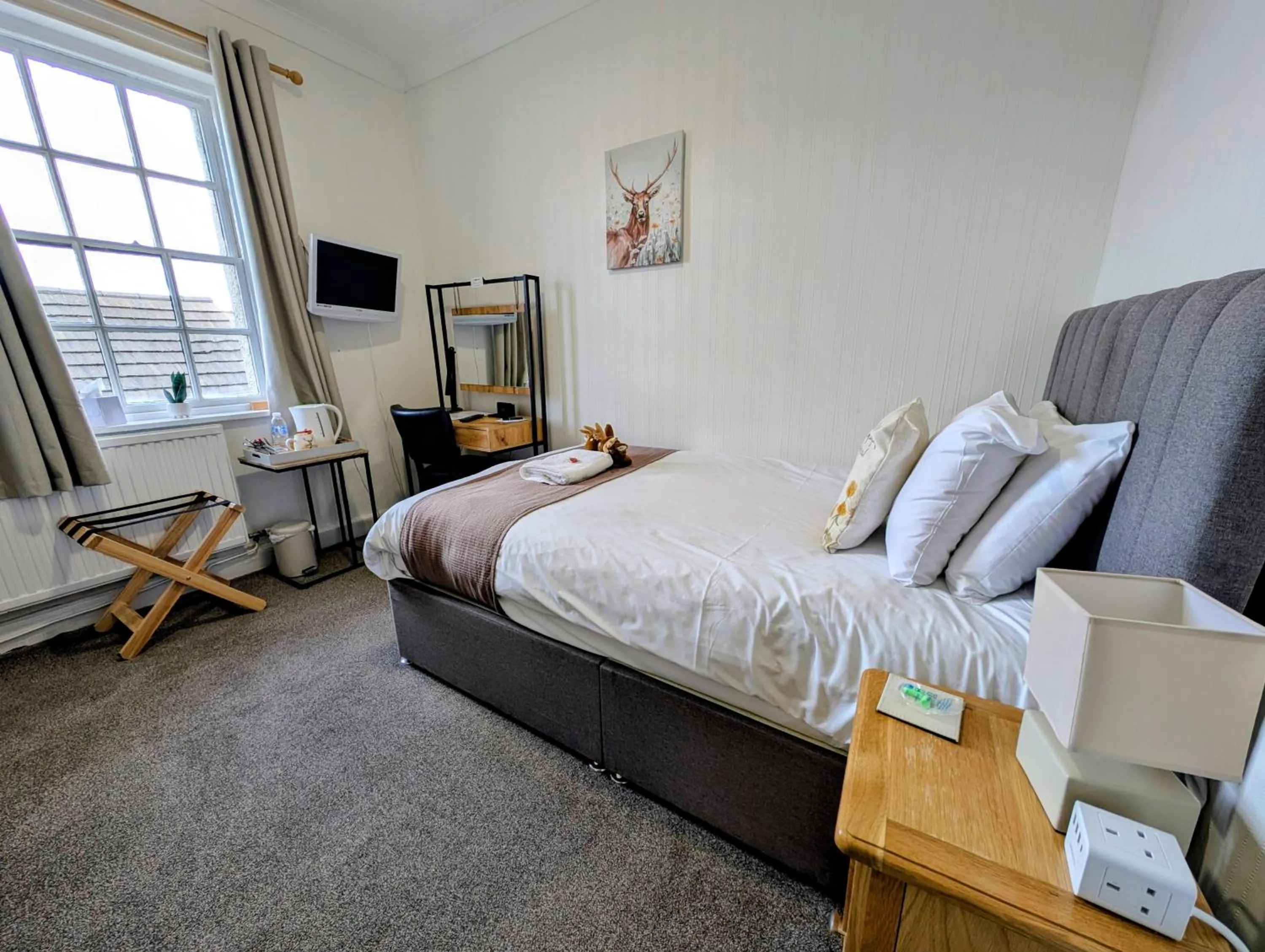 Bed in Graham Arms Inn