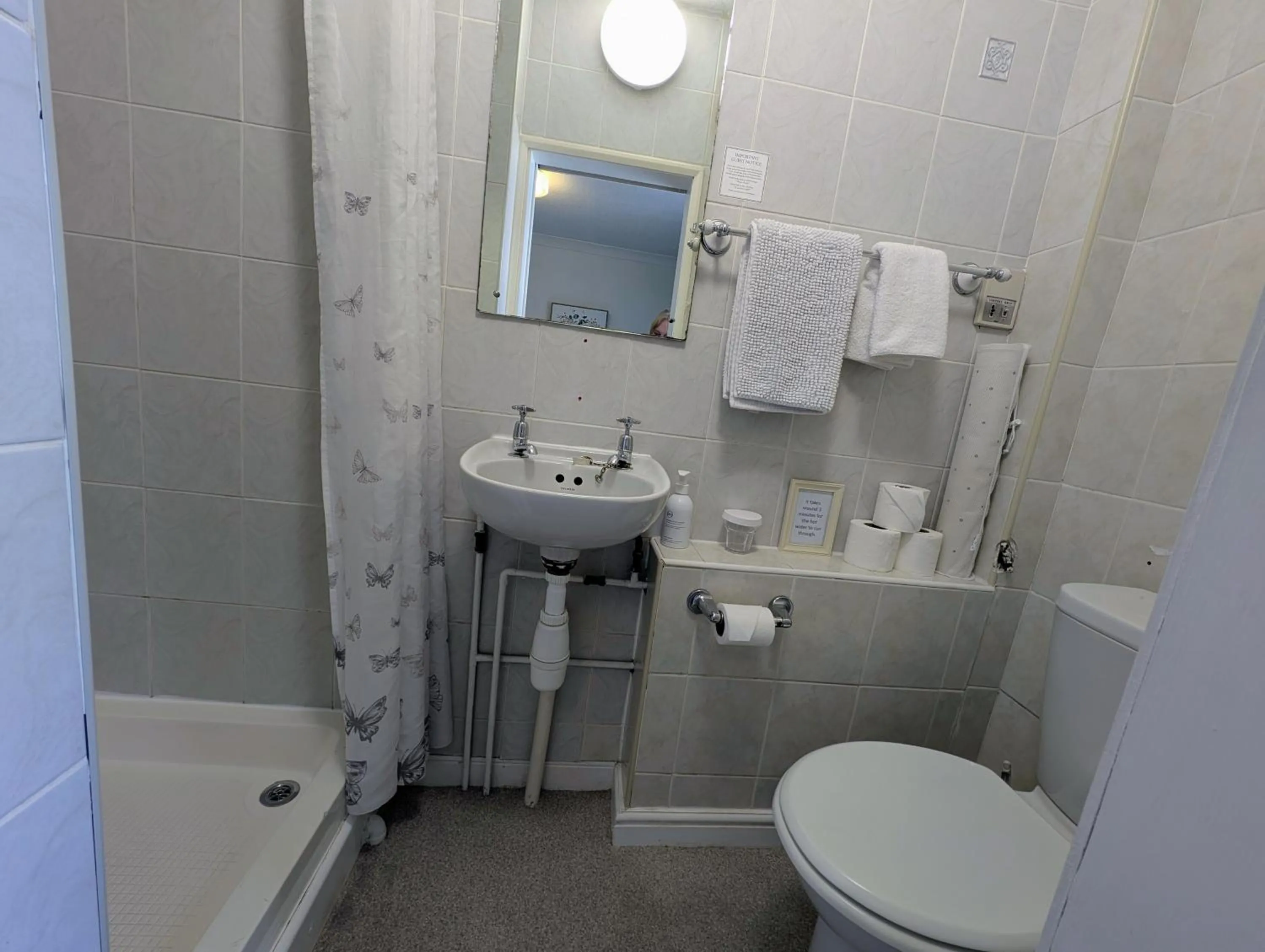 Shower in Graham Arms Inn