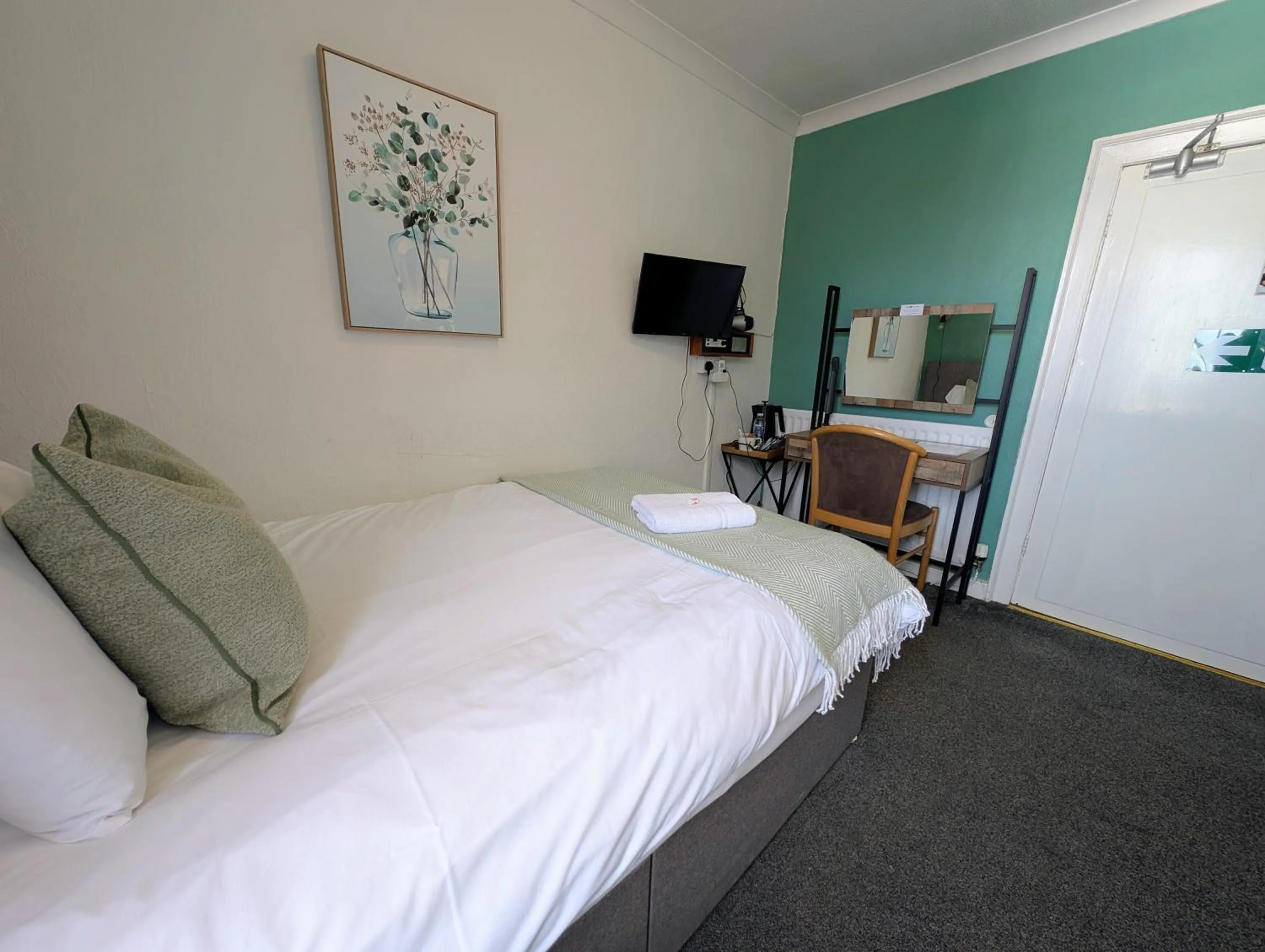 Bed in Graham Arms Inn