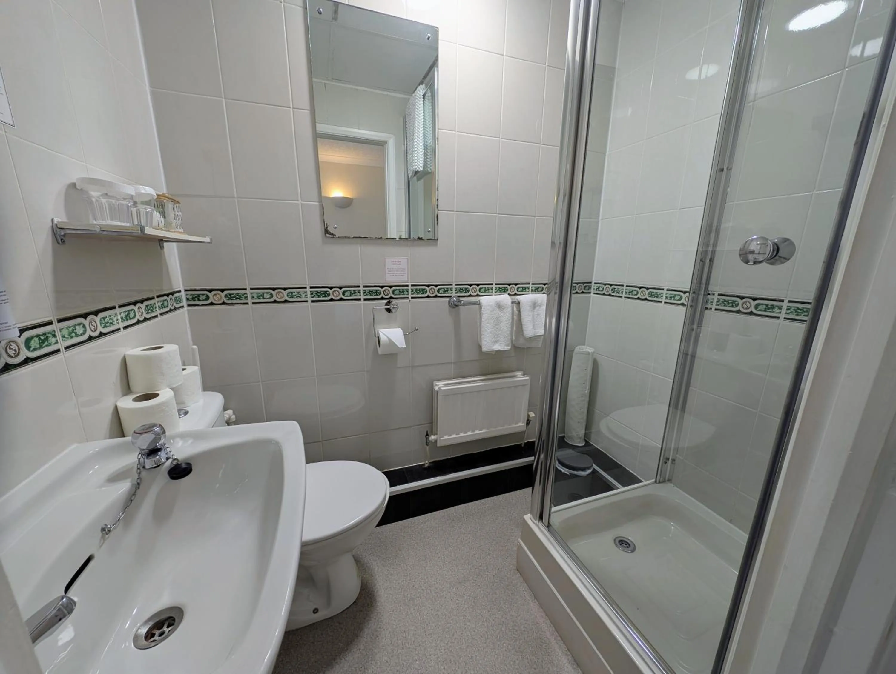 Shower in Graham Arms Inn