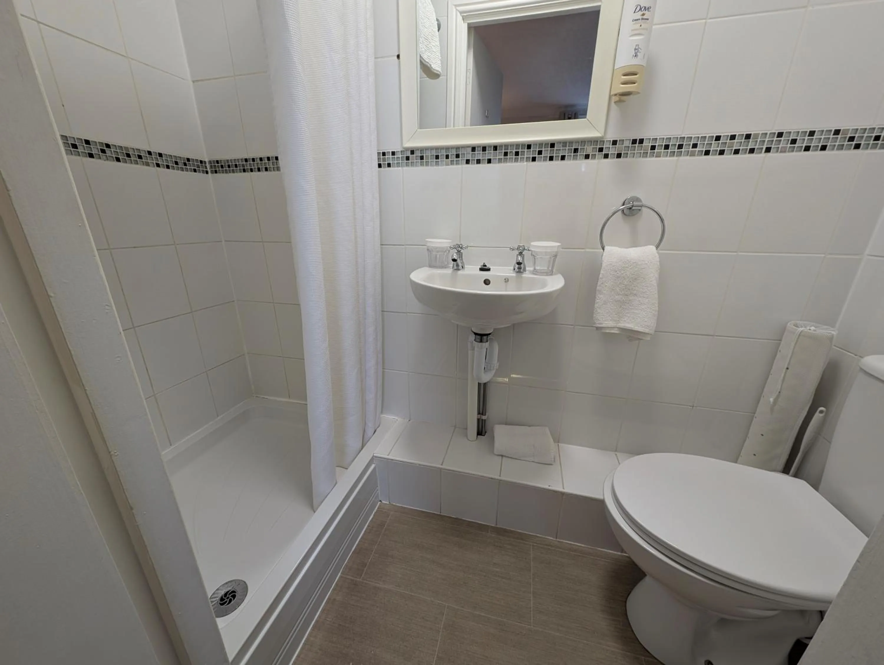 Shower in Graham Arms Inn