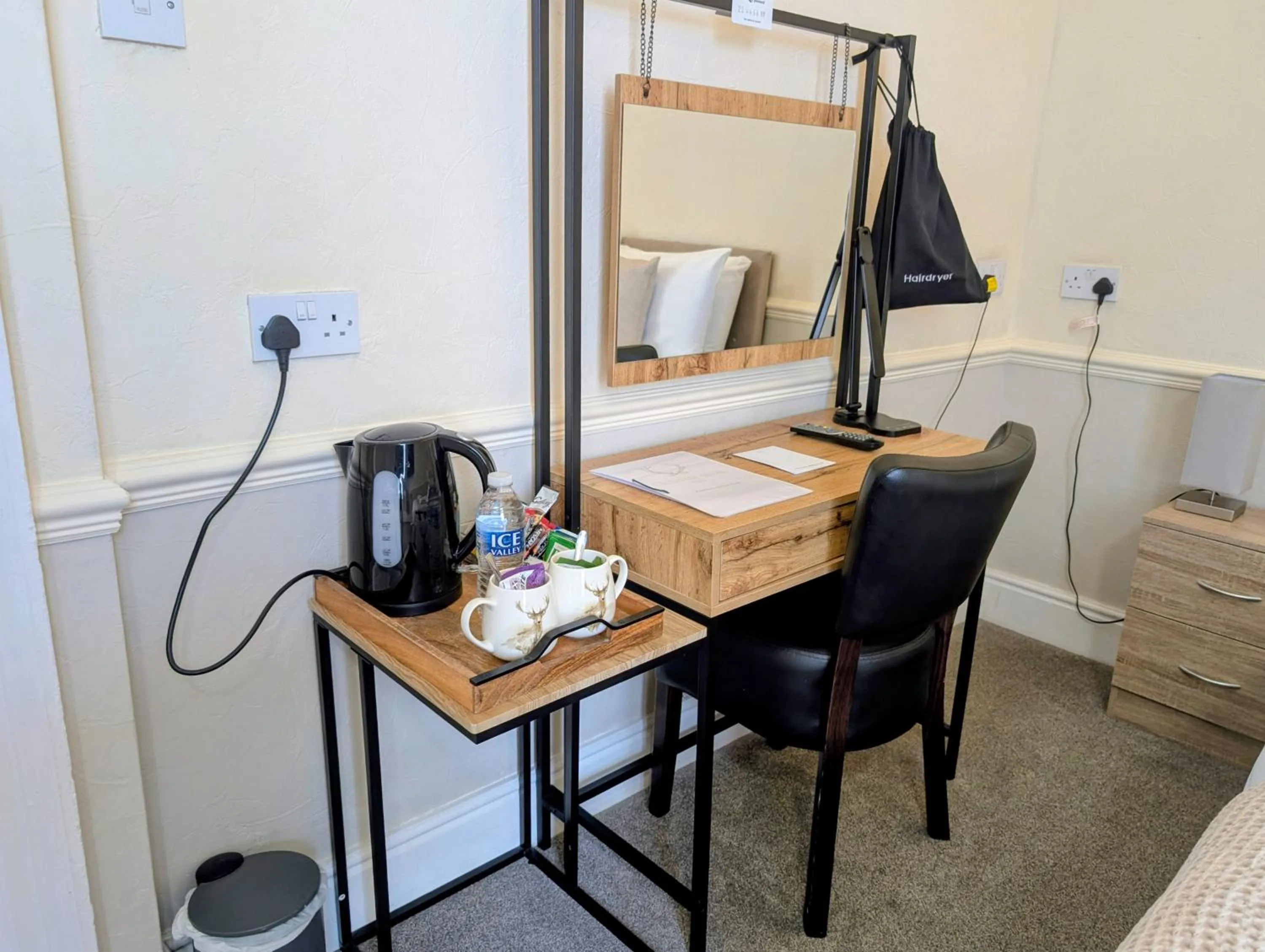 Coffee/tea facilities in Graham Arms Inn