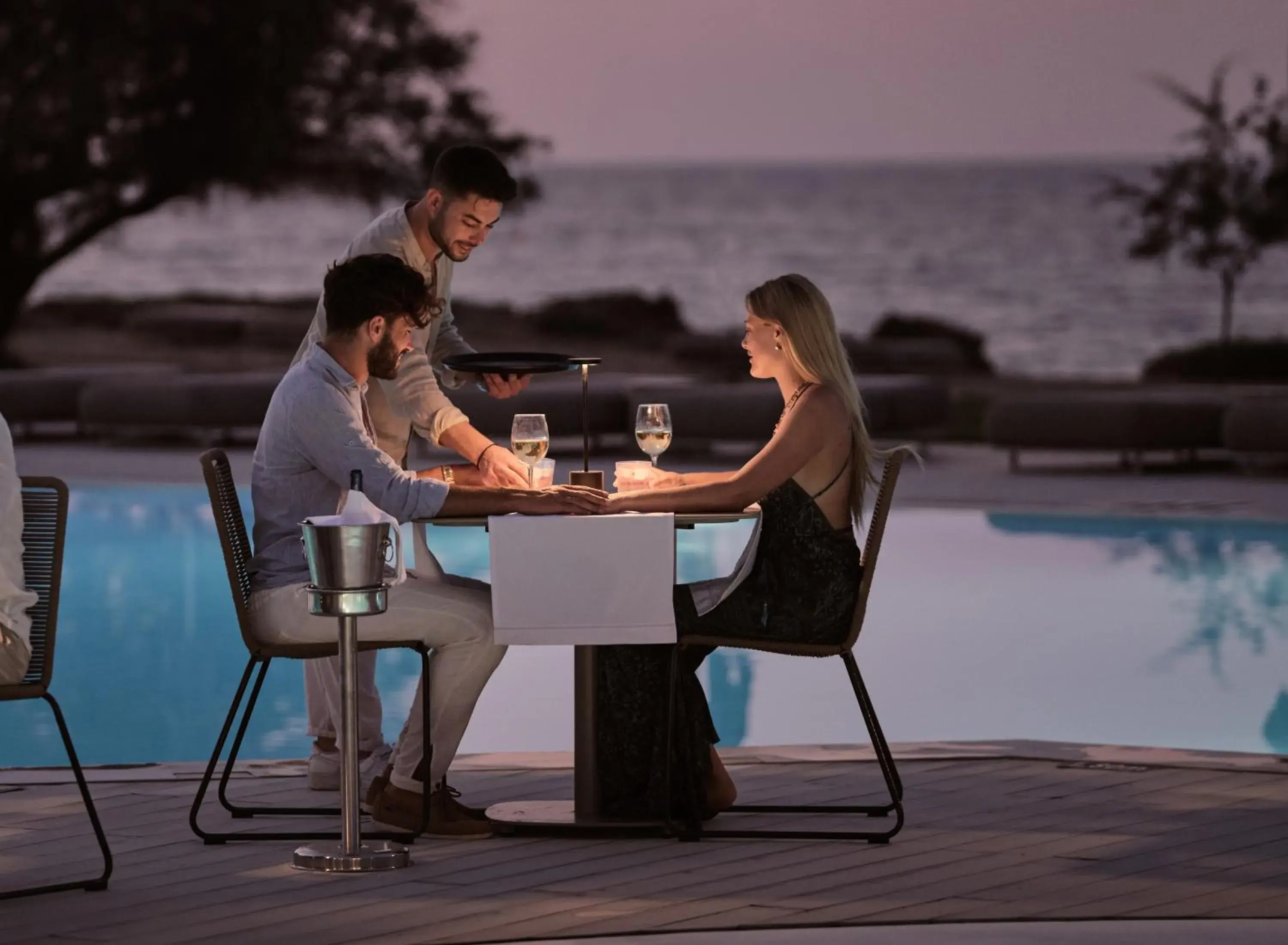 Restaurant/places to eat in The Bay Hotel & Suites Restaurant/places to eat in The Bay Hotel & Suites