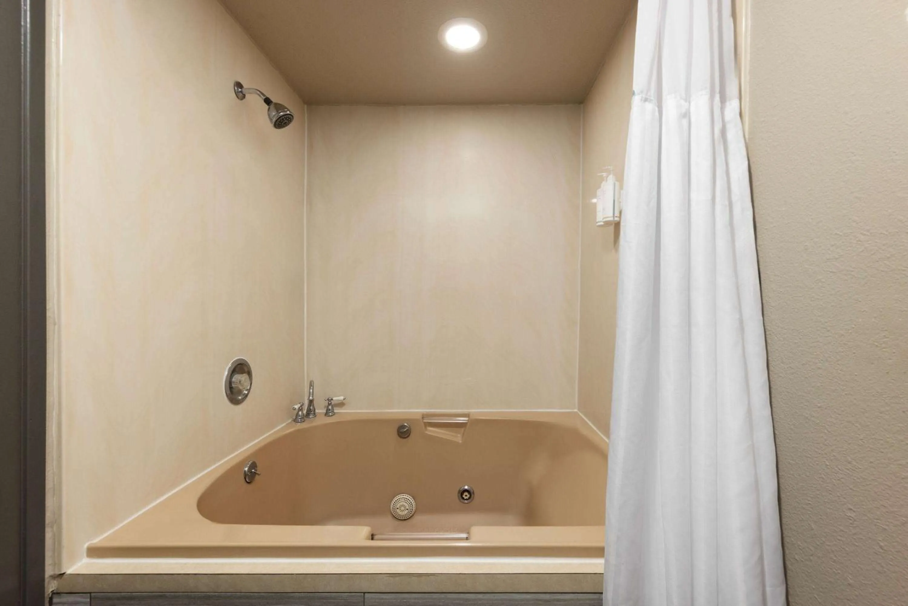 Photo of the whole room in Days Inn by Wyndham Ritzville