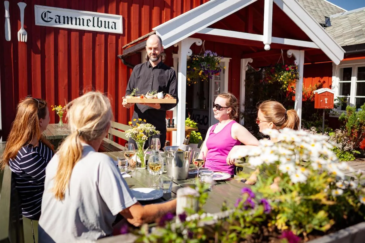 Restaurant/places to eat in Reine Rorbuer - by Classic Norway Hotels