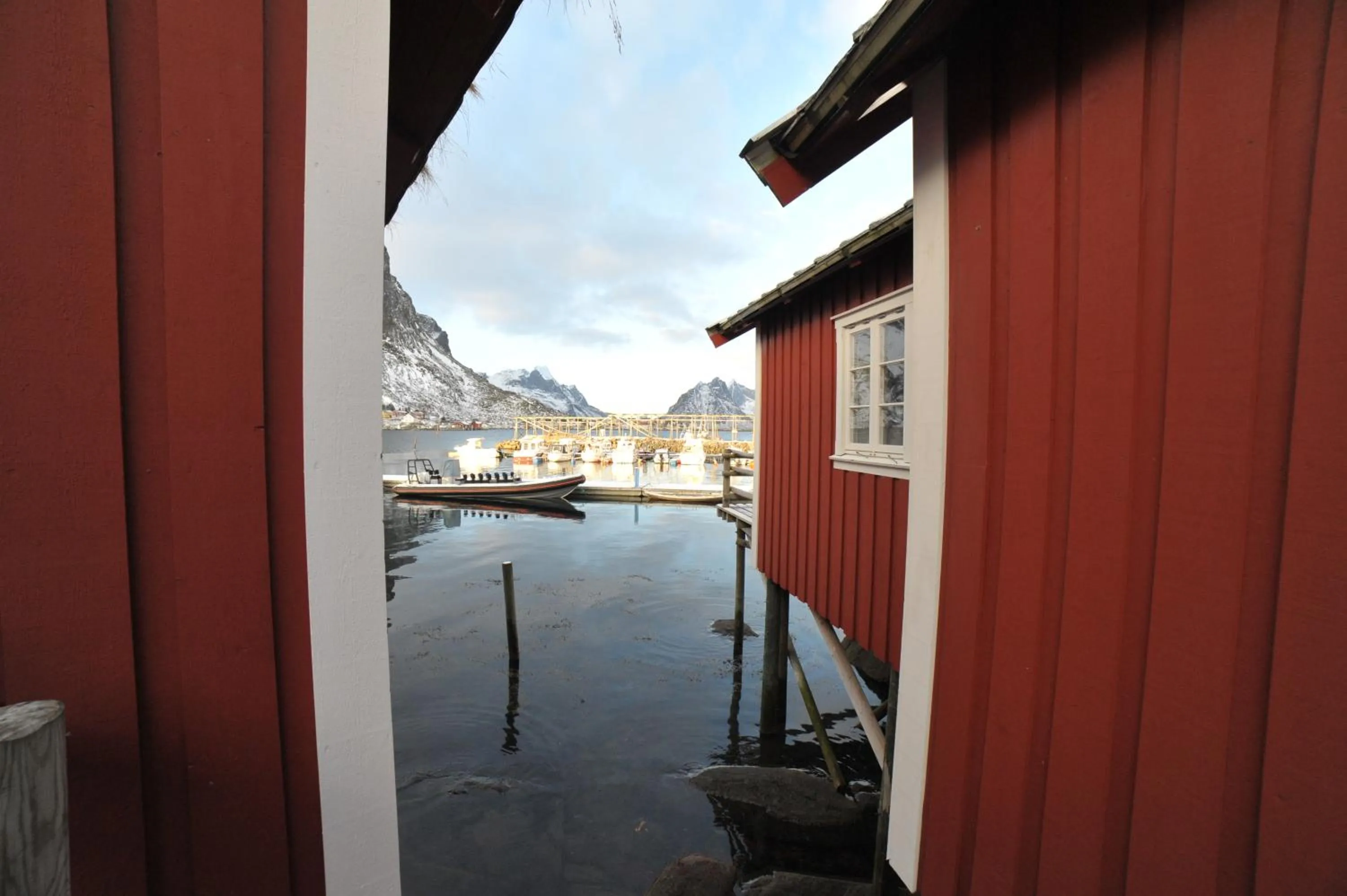 Mountain view in Reine Rorbuer - by Classic Norway Hotels