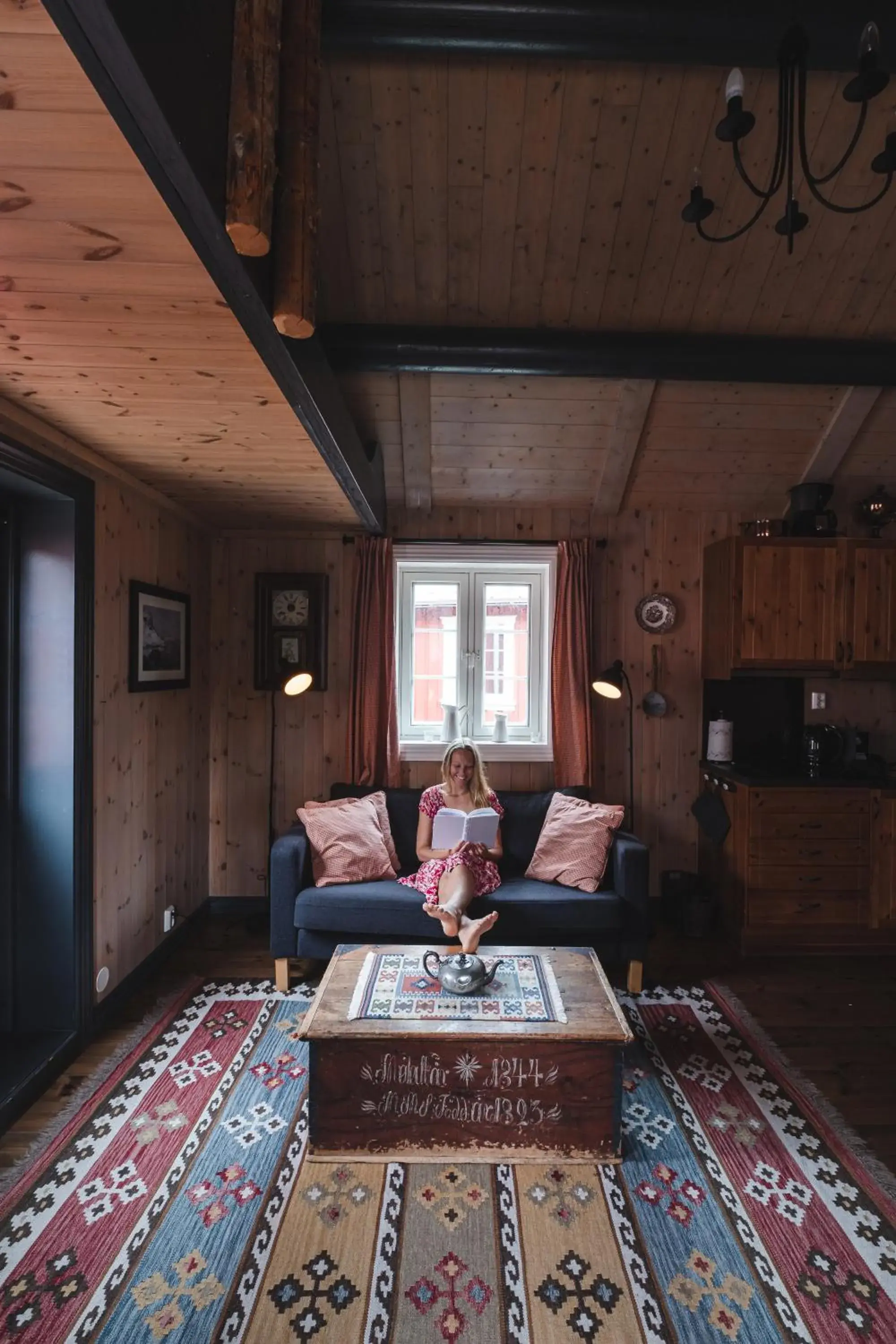 One-Bedroom Deluxe Rorbu Cabin with Sea View in Reine Rorbuer - by Classic Norway Hotels One-Bedroom Deluxe Rorbu Cabin with Sea View in Reine Rorbuer - by Classic Norway Hotels