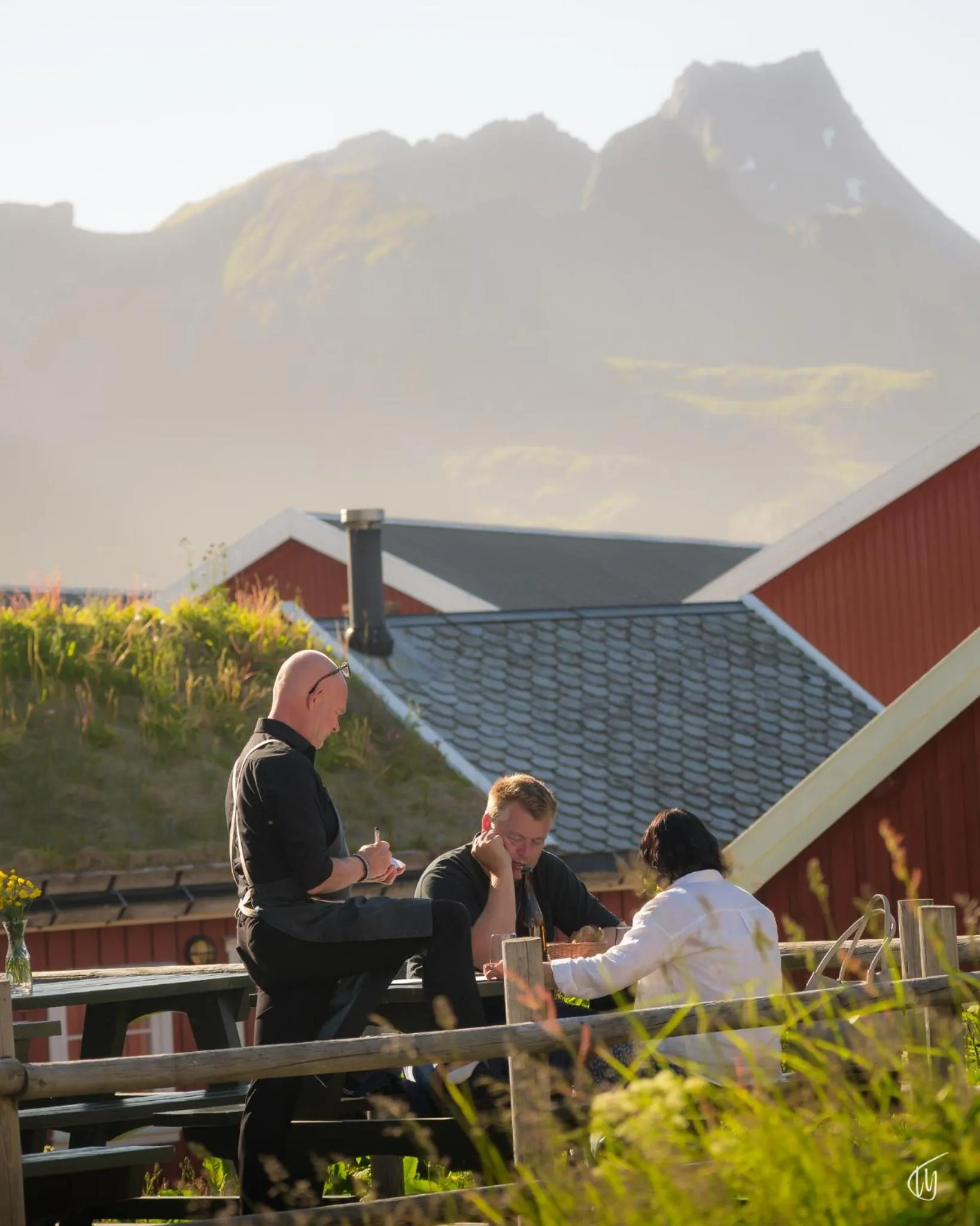 Evening entertainment in Reine Rorbuer - by Classic Norway Hotels