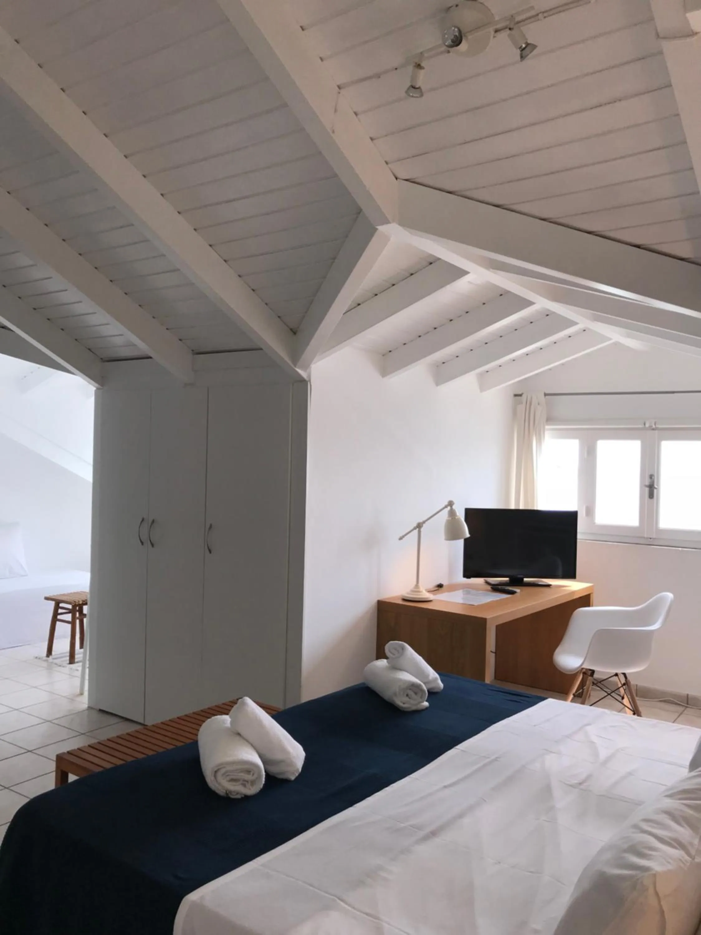 Photo of the whole room, Bed in Paradisos