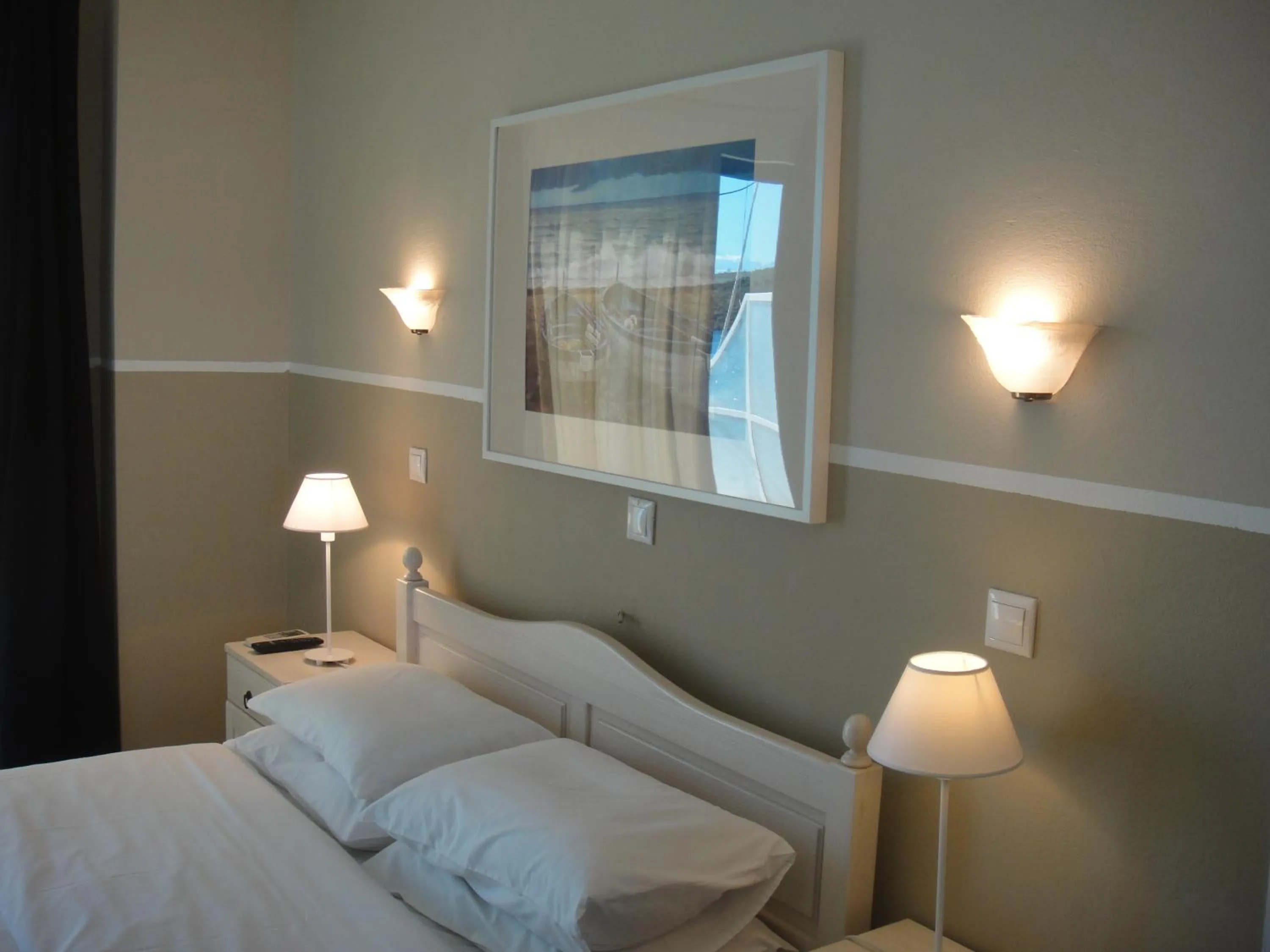 Bedroom, Bed in Paradisos