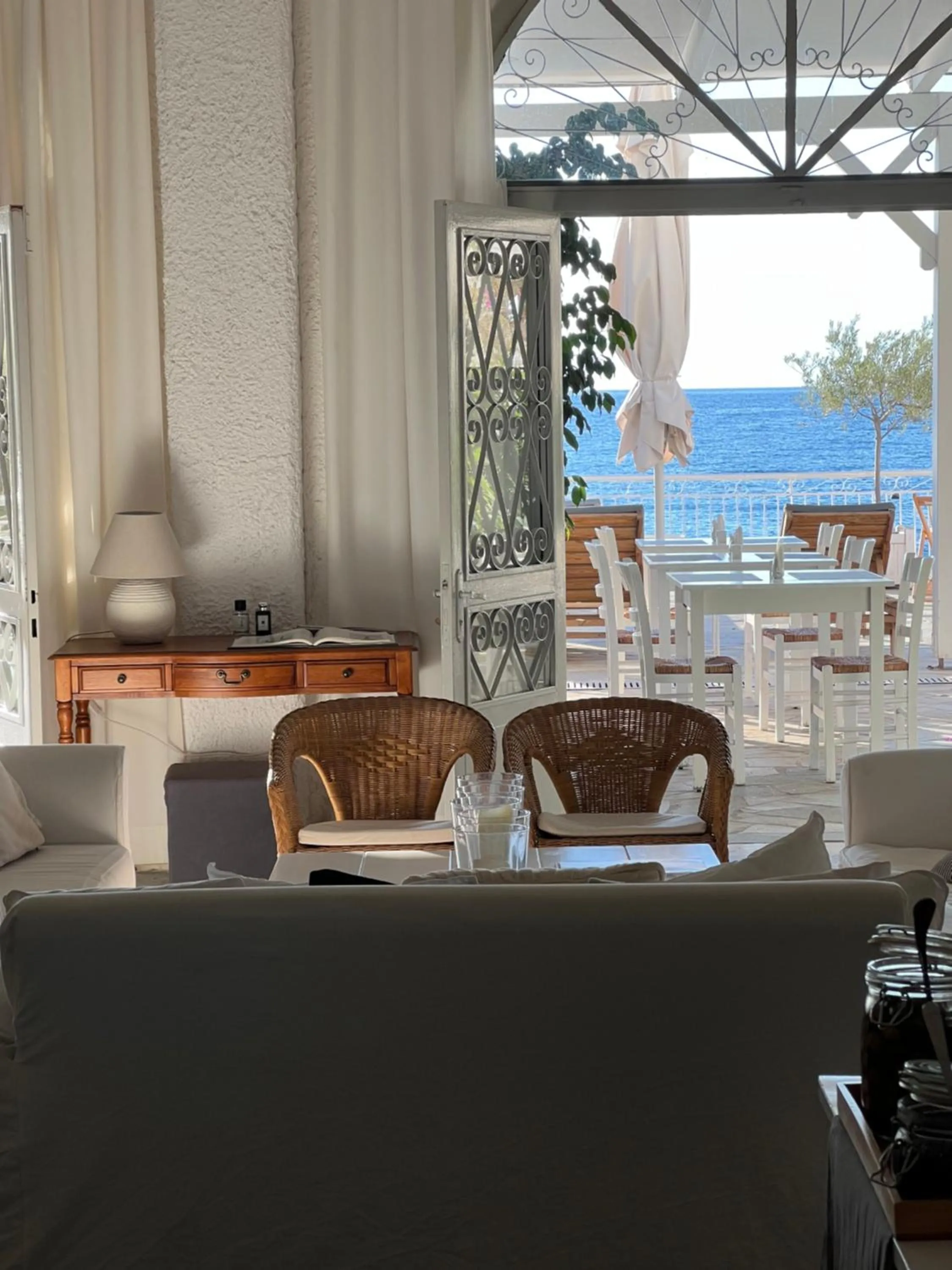 Seating area in Paradisos