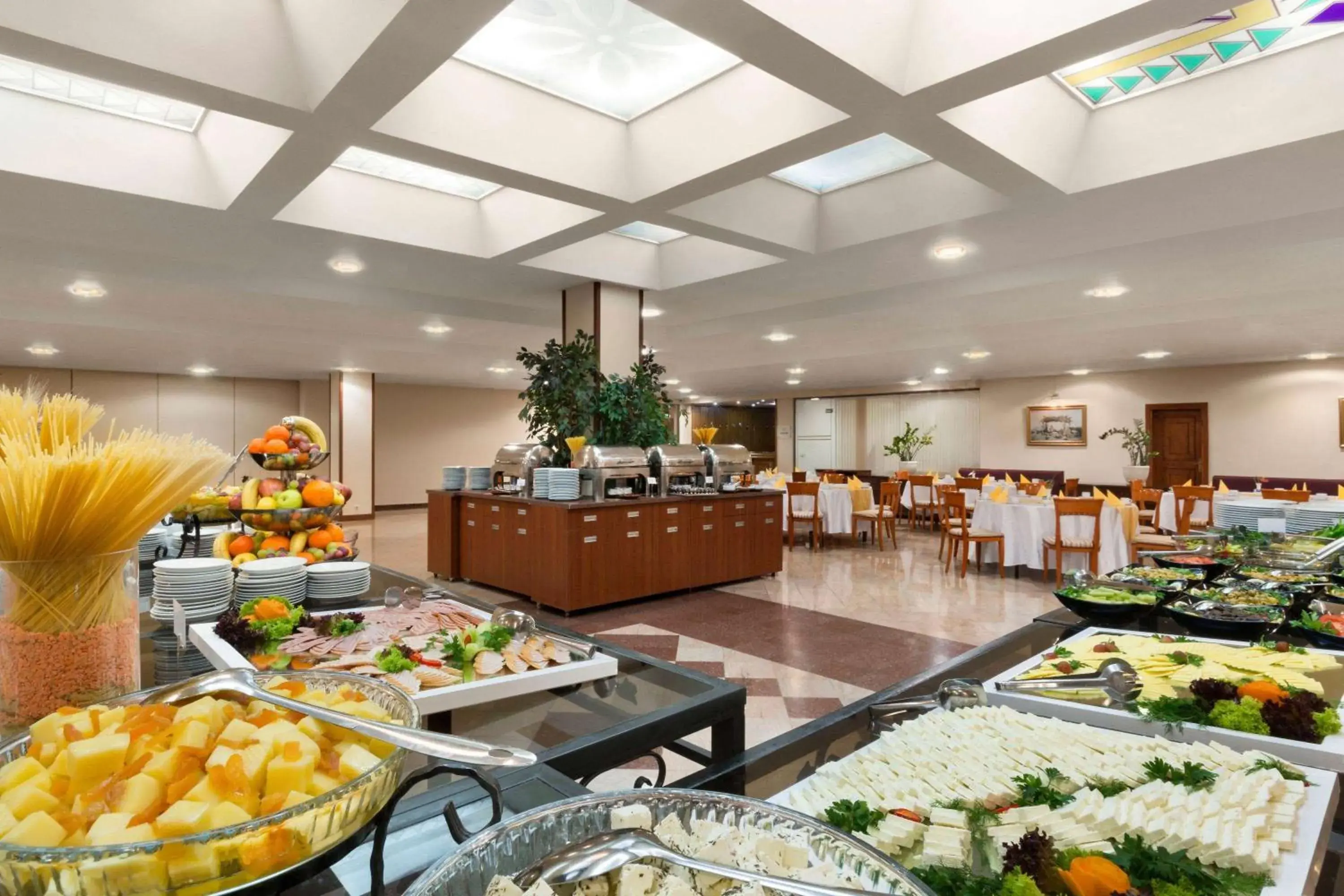 Restaurant/places to eat in Ramada by Wyndham Sofia City Center Restaurant/places to eat in Ramada by Wyndham Sofia City Center