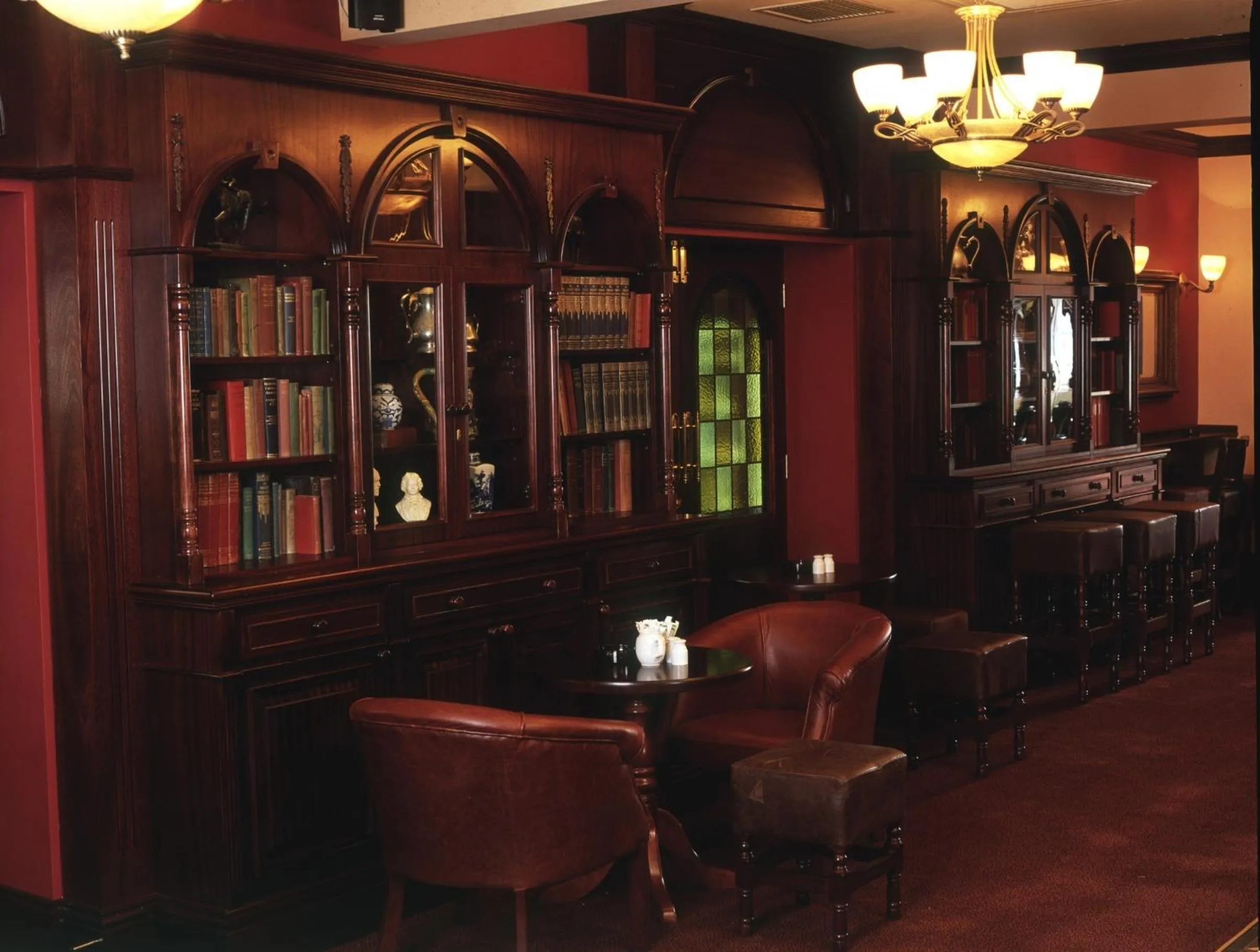 Library in Ashbourne House Hotel