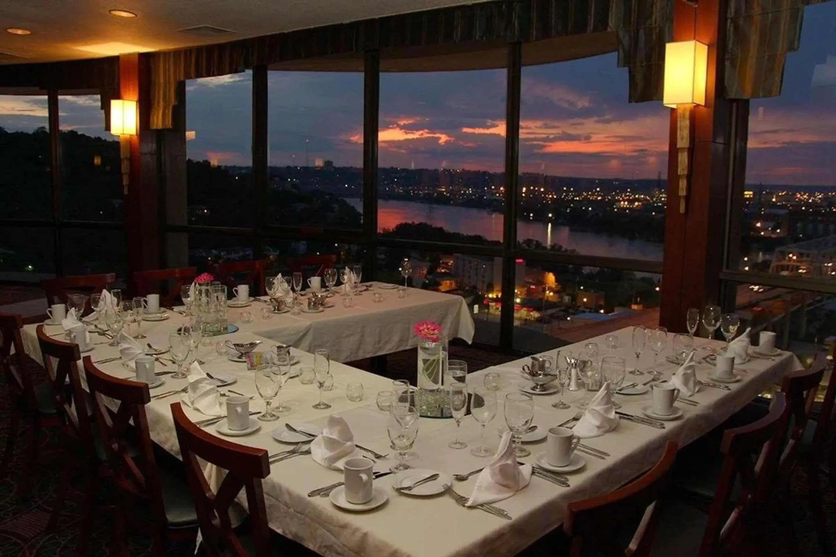 Restaurant/places to eat in Radisson Hotel Cincinnati Riverfront Restaurant/places to eat in Radisson Hotel Cincinnati Riverfront