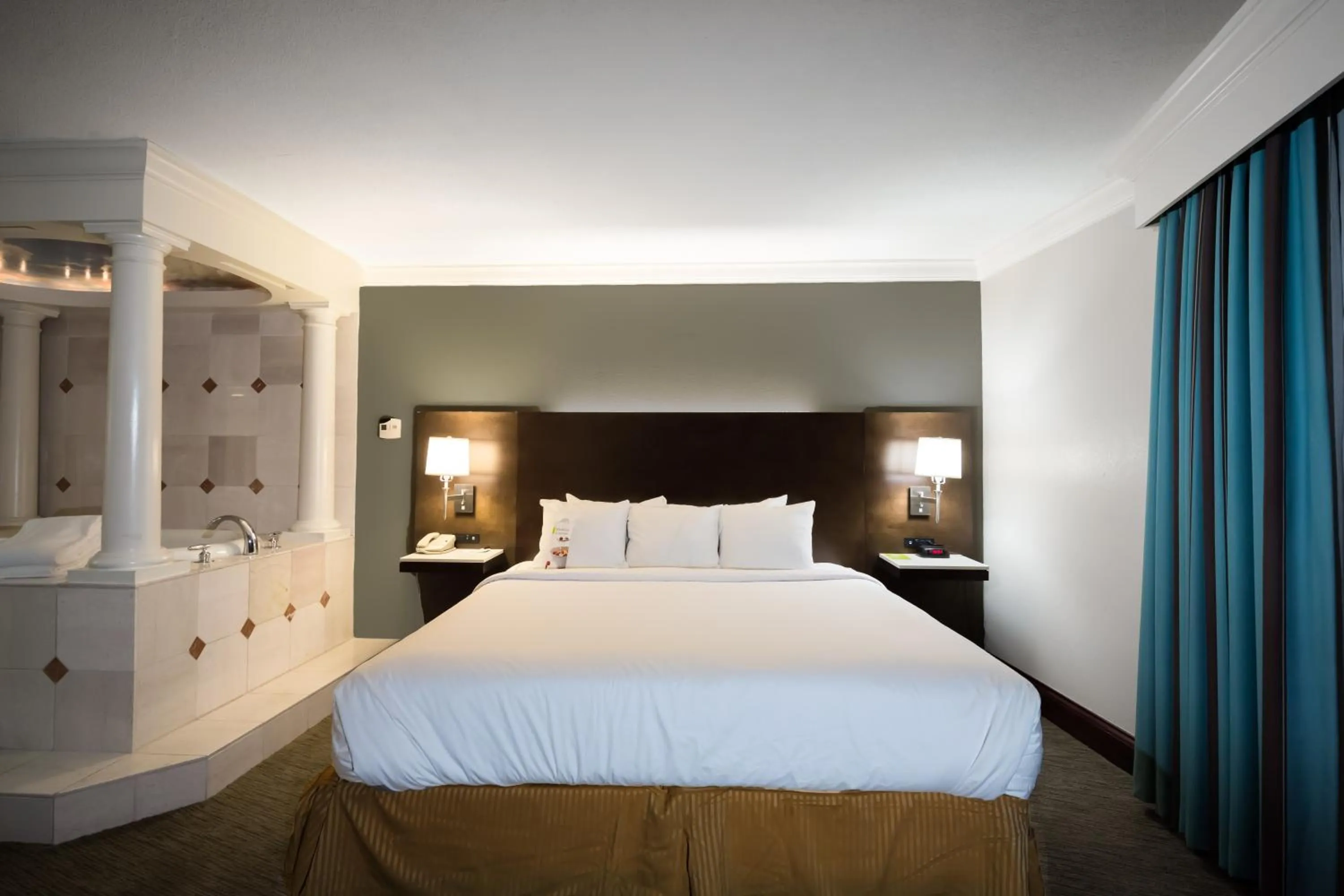 Bed in Radisson Hotel Cincinnati Riverfront