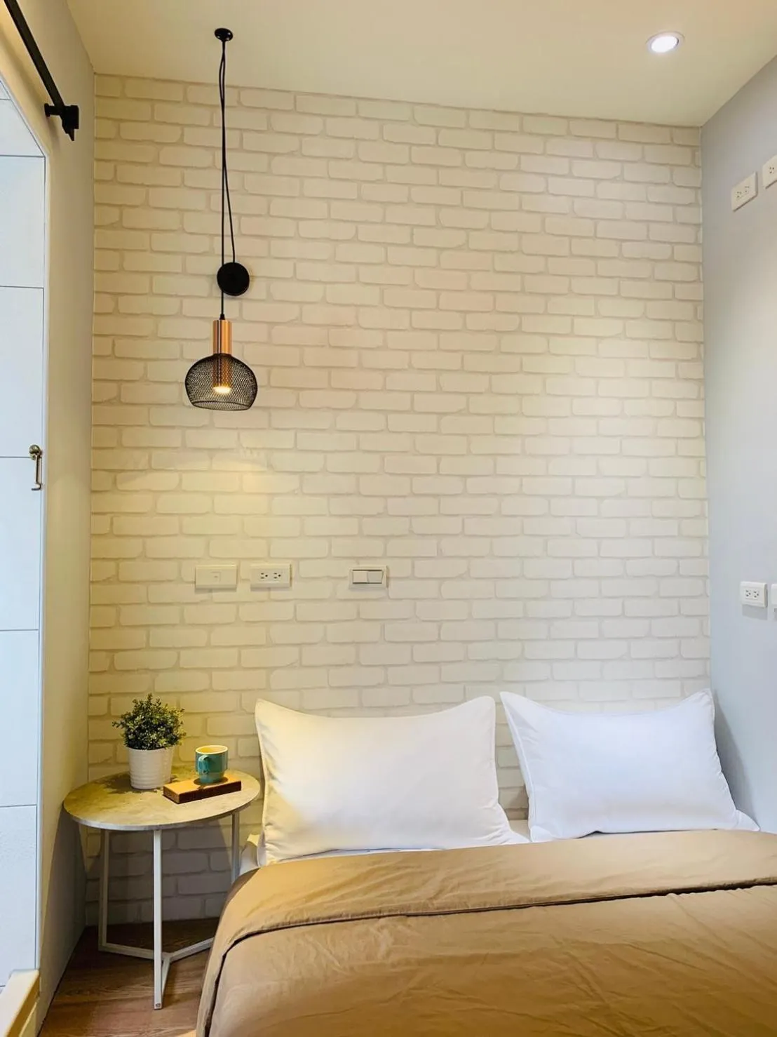 Photo of the whole room, Bed in OYAJI Guesthouse 歐野基民家宿泊