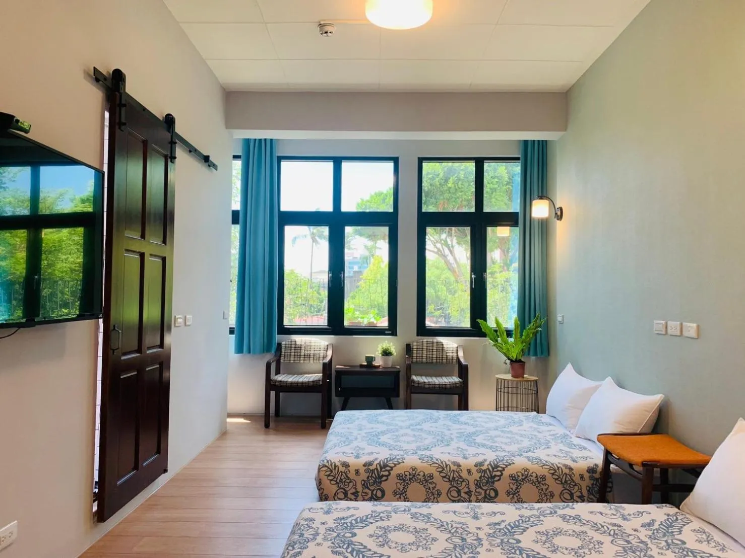 Photo of the whole room, Bed in OYAJI Guesthouse 歐野基民家宿泊