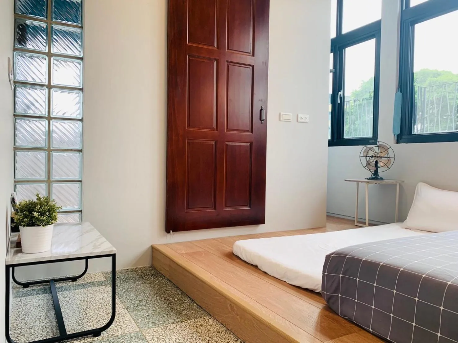 Photo of the whole room, Bed in OYAJI Guesthouse 歐野基民家宿泊