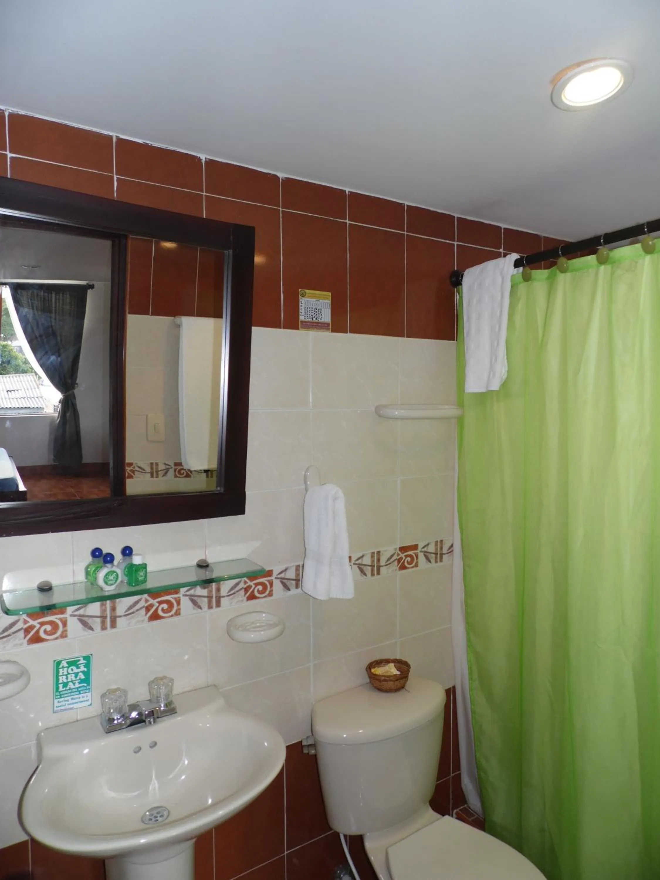 Bathroom in Hotel La Terraza