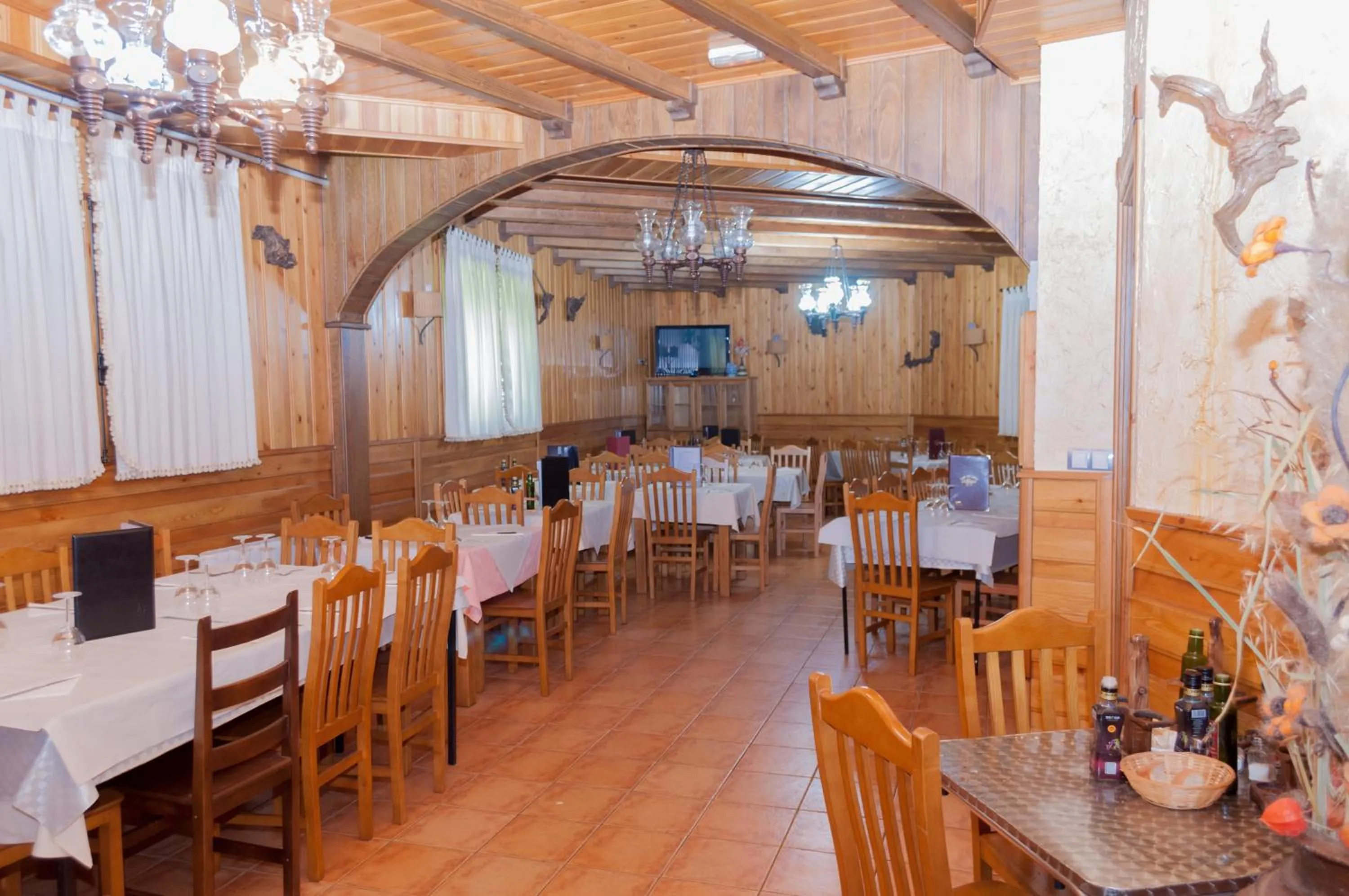 Restaurant/places to eat in Hostal Tribal