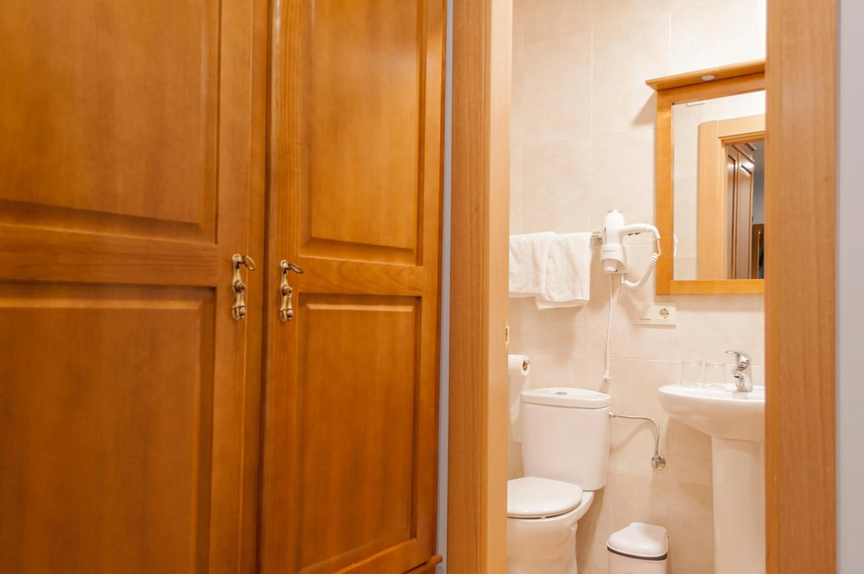 Toilet in Hostal Tribal