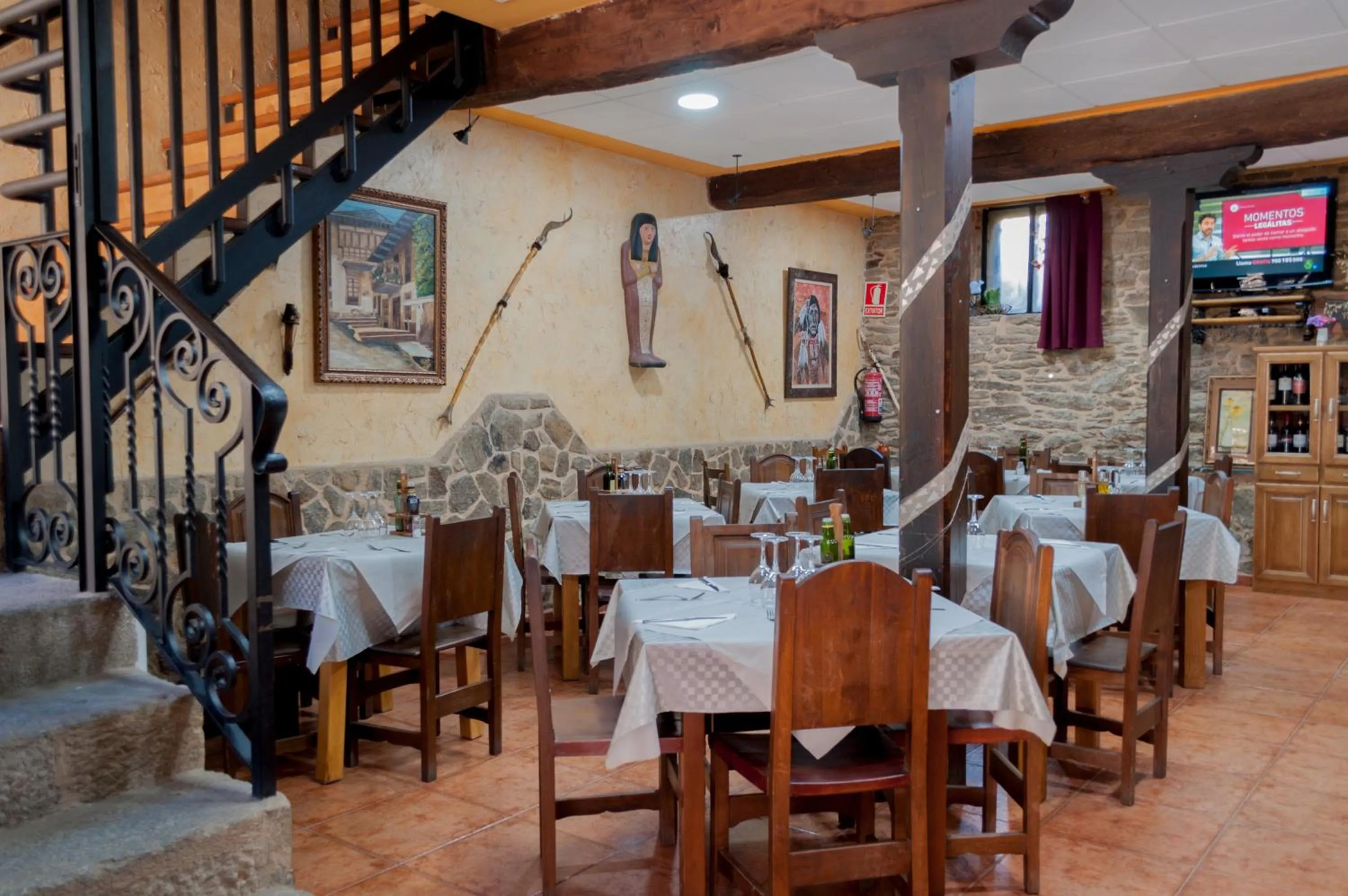 Restaurant/places to eat in Hostal Tribal
