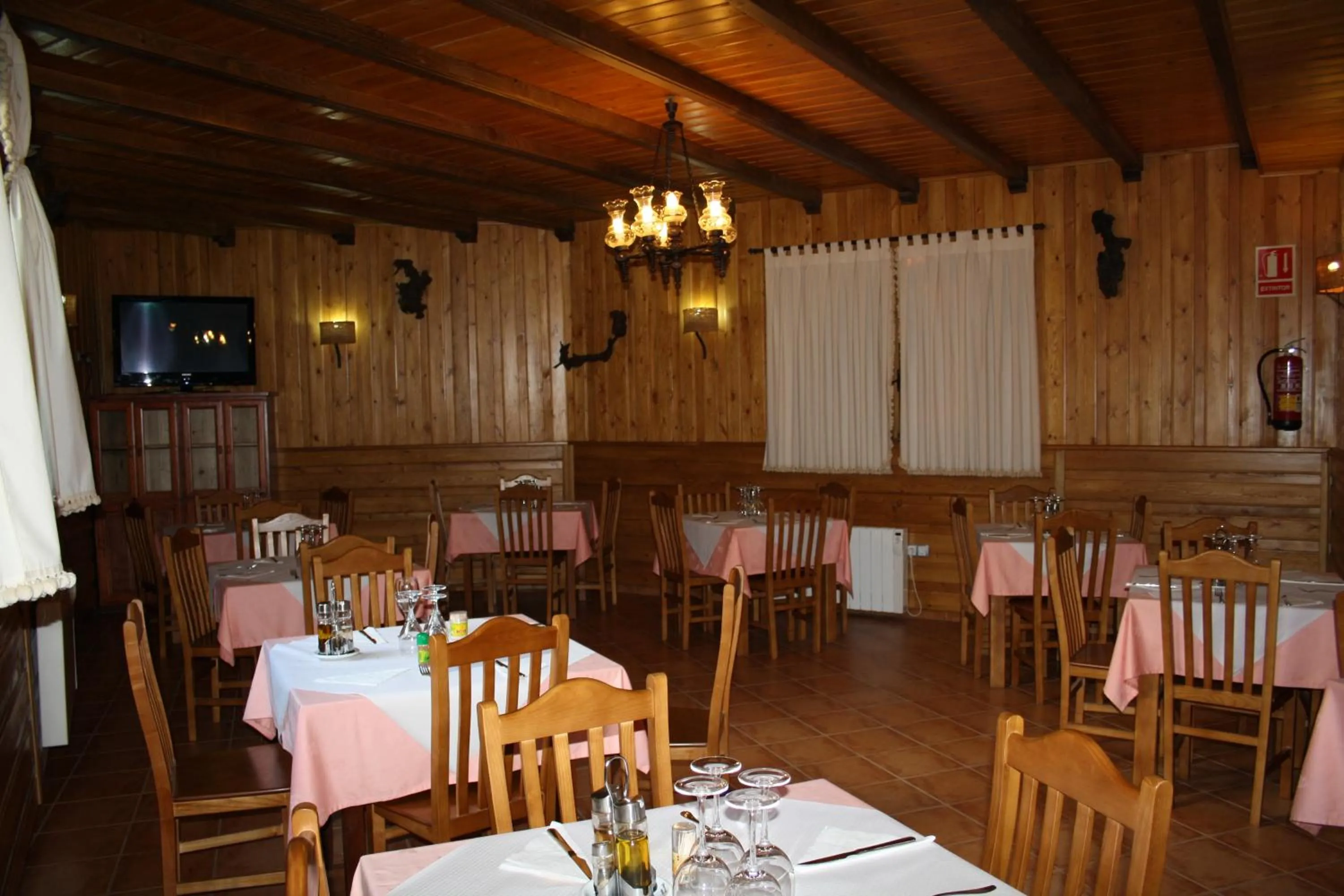 Restaurant/places to eat in Hostal Tribal