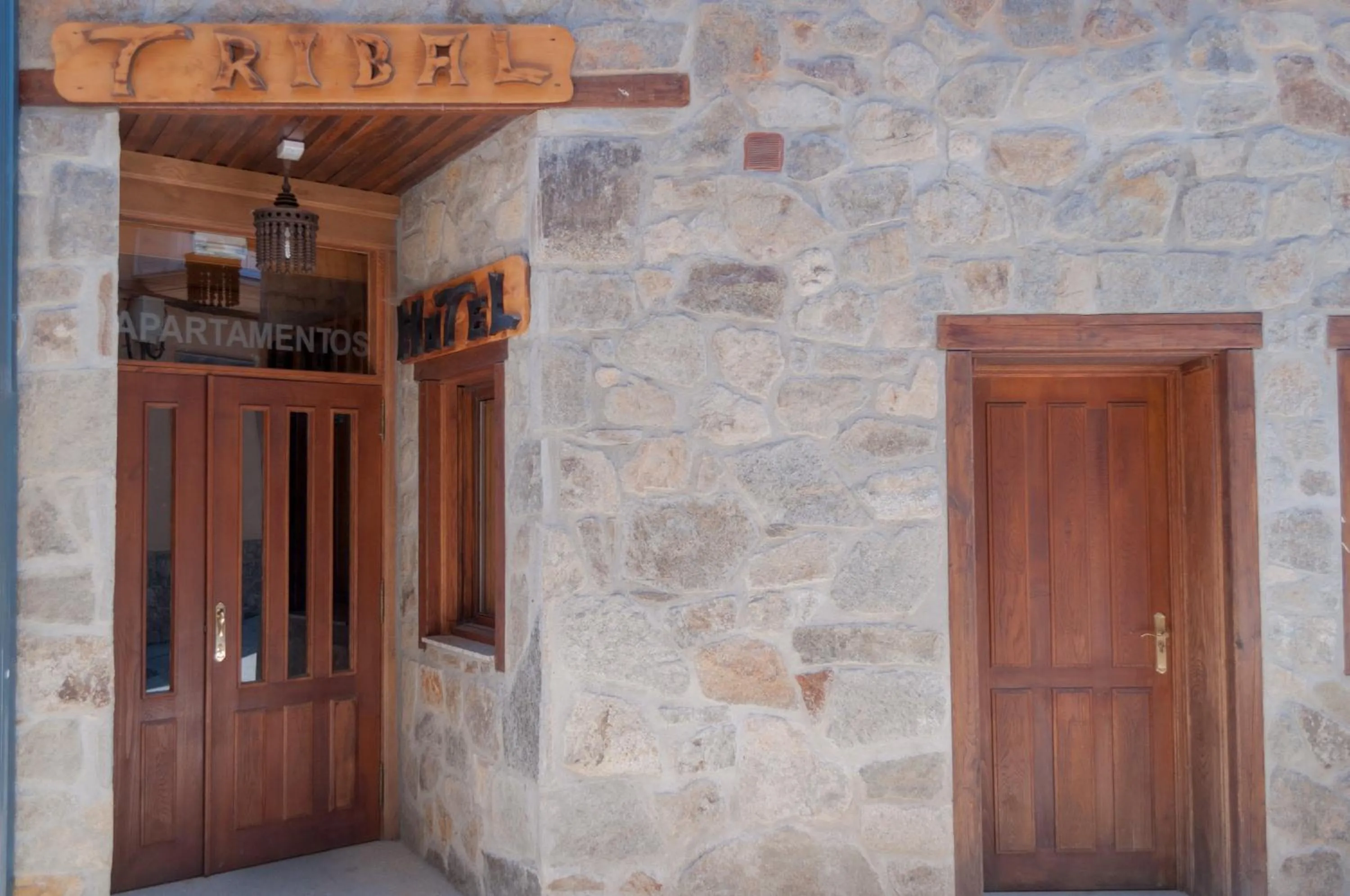 Facade/entrance in Hostal Tribal