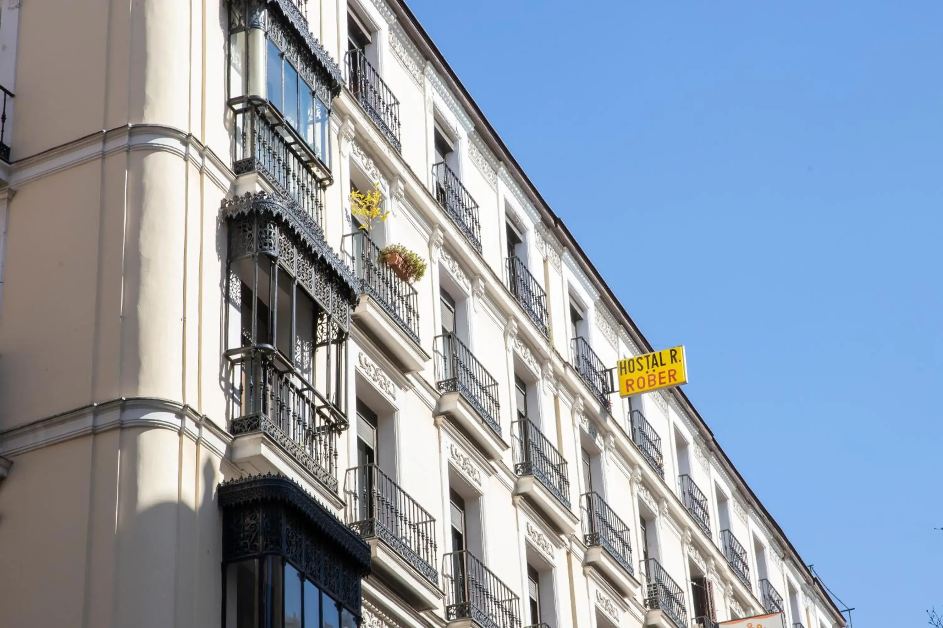 Property building in Hostal Rober Property building in Hostal Rober