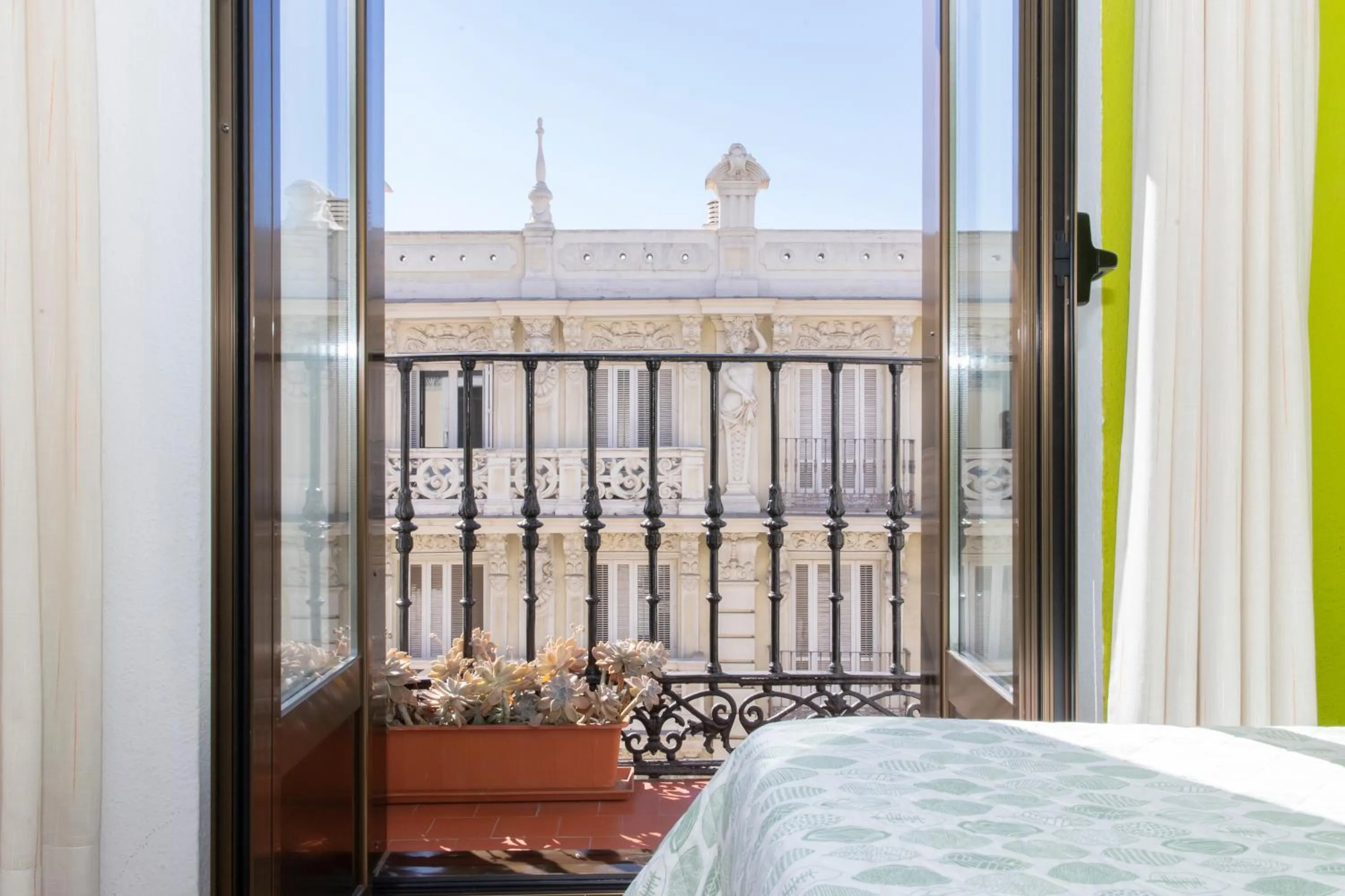 Balcony/Terrace, Bed in Hostal Rober